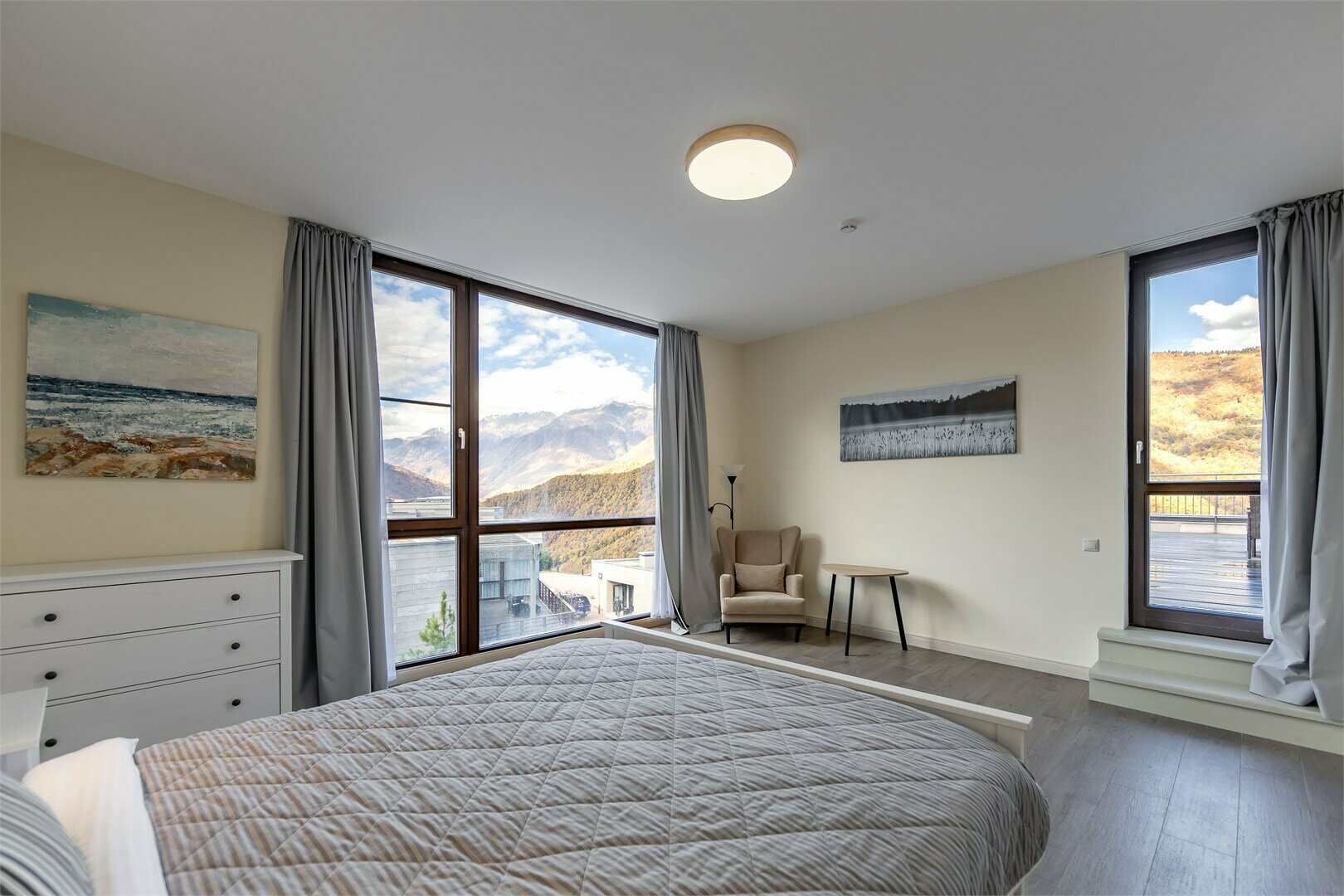 Таунхаус с видом на горы и сауной