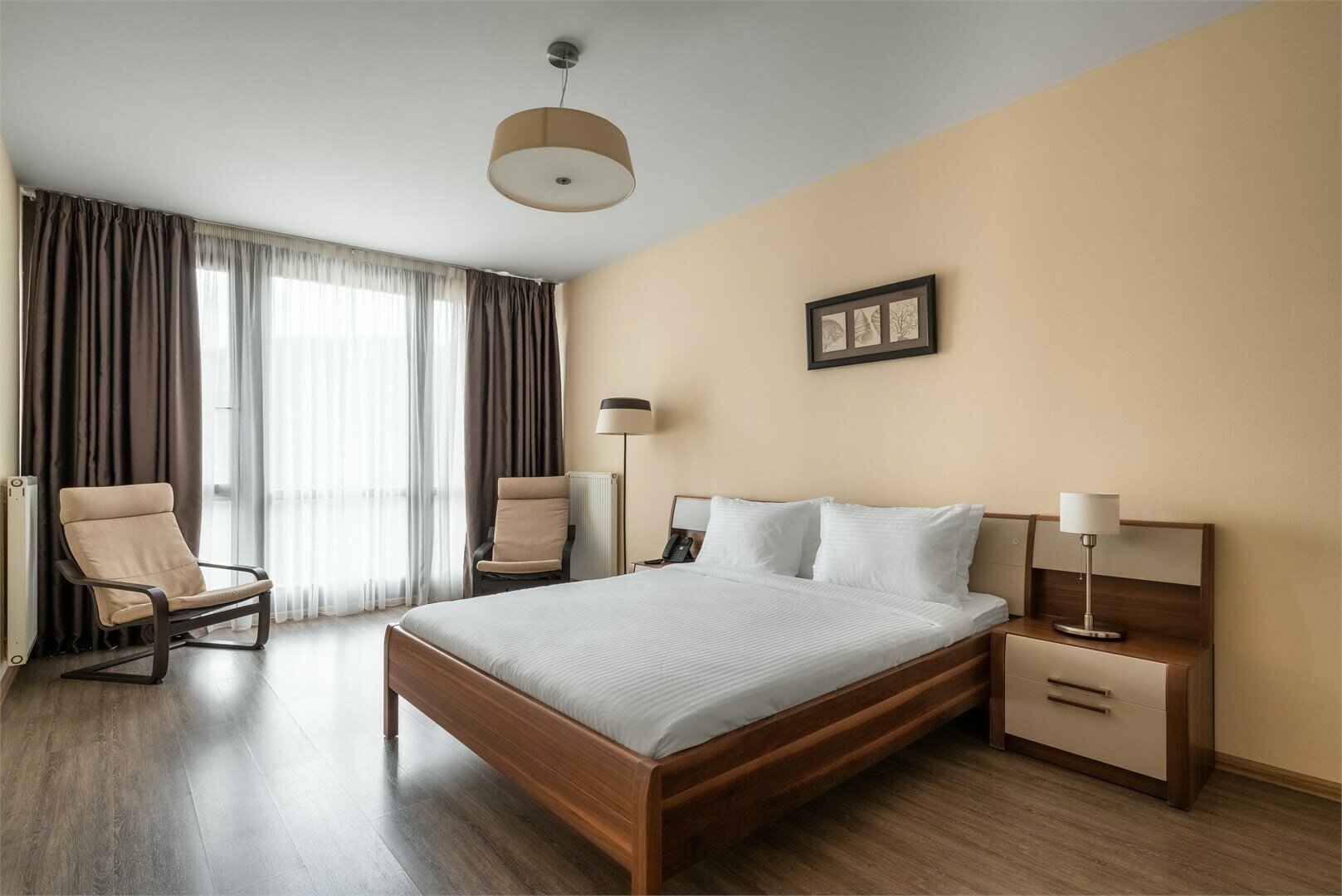 Улучшенные апартаменты с 2 спальнями  ( одна двуспальная кровать и две односпальные)