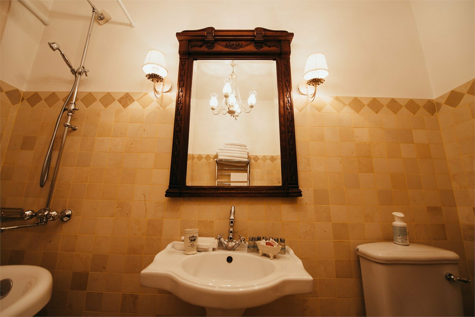 Левое крыло дома с мезонином