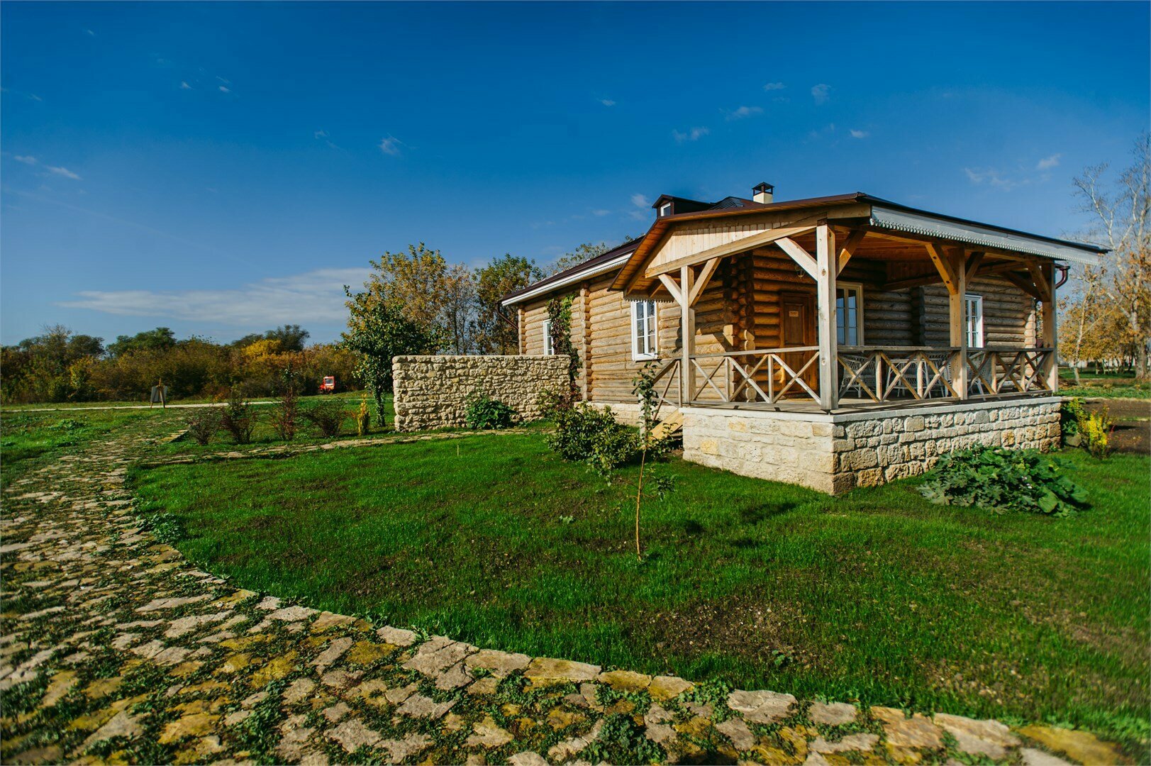 Двухэтажный номер Утро с верандой во флигеле "Школа"