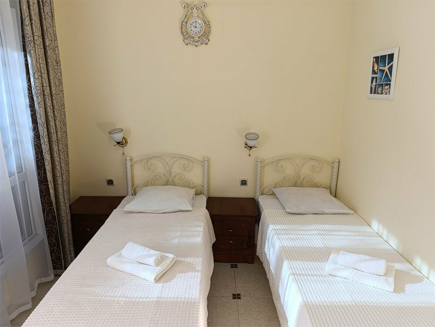 5-ти местный семейный двухкомнатный первый этаж