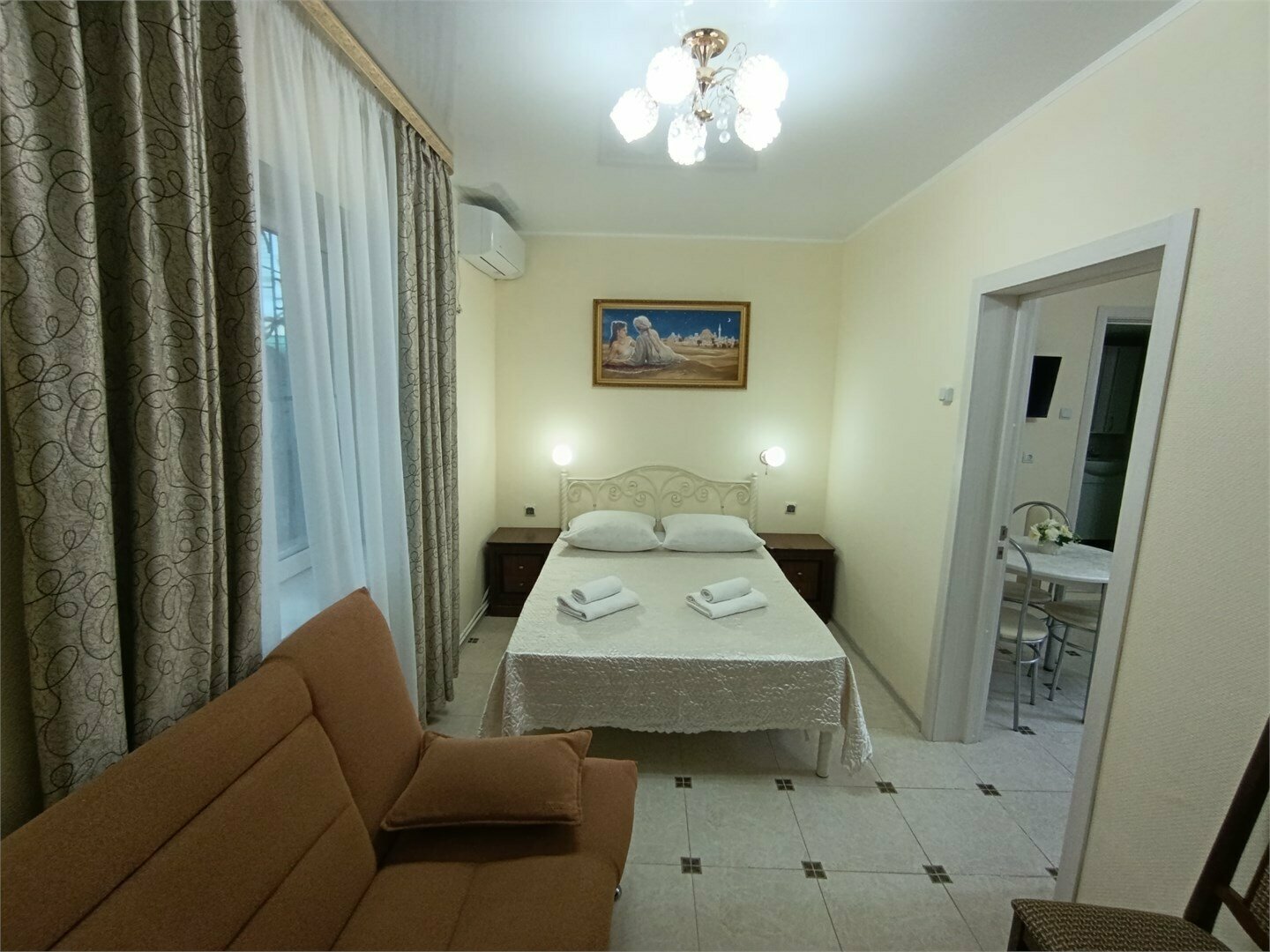 5-ти местный семейный двухкомнатный первый этаж