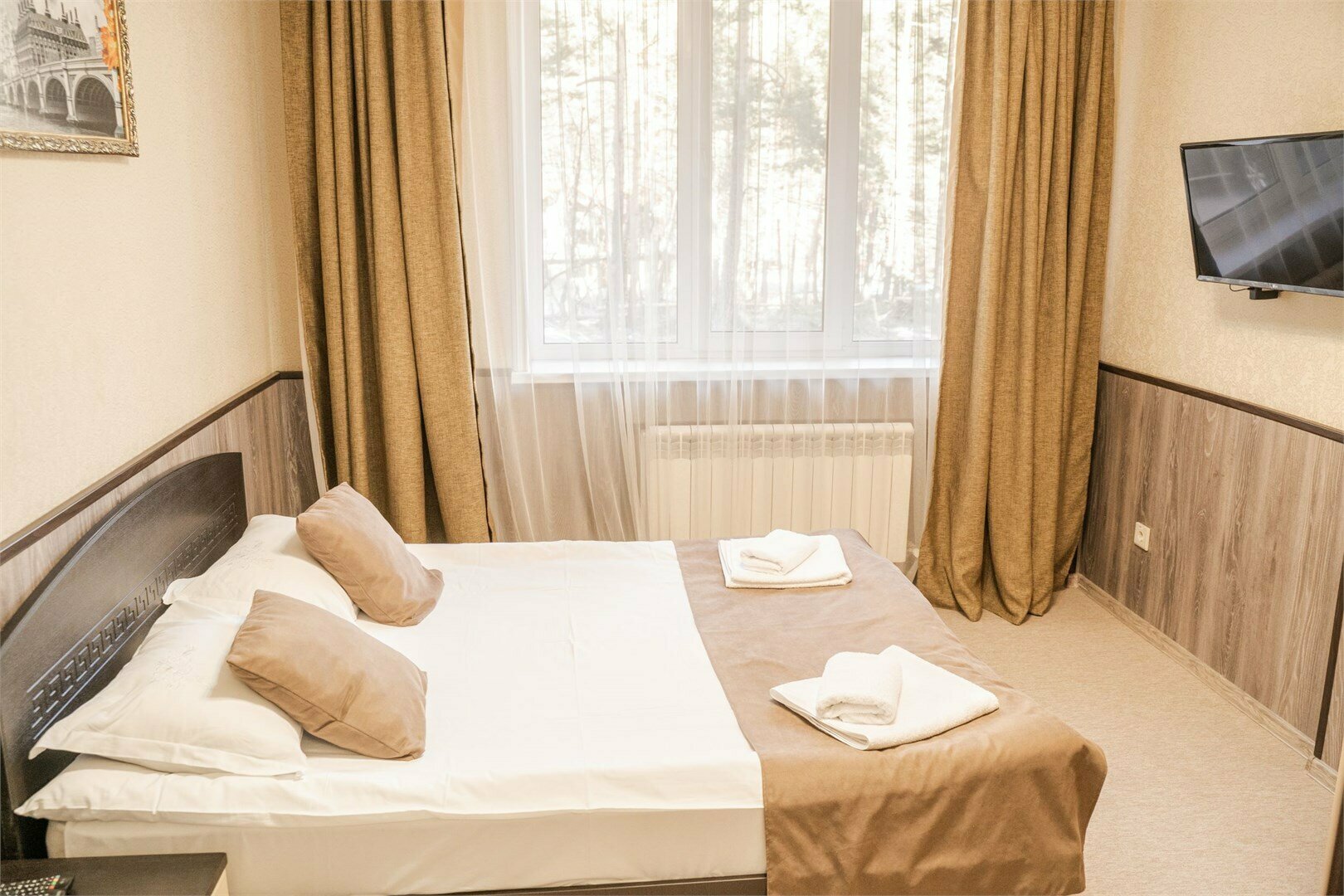 Комфорт трехместный с двуспальной кроватью и диваном