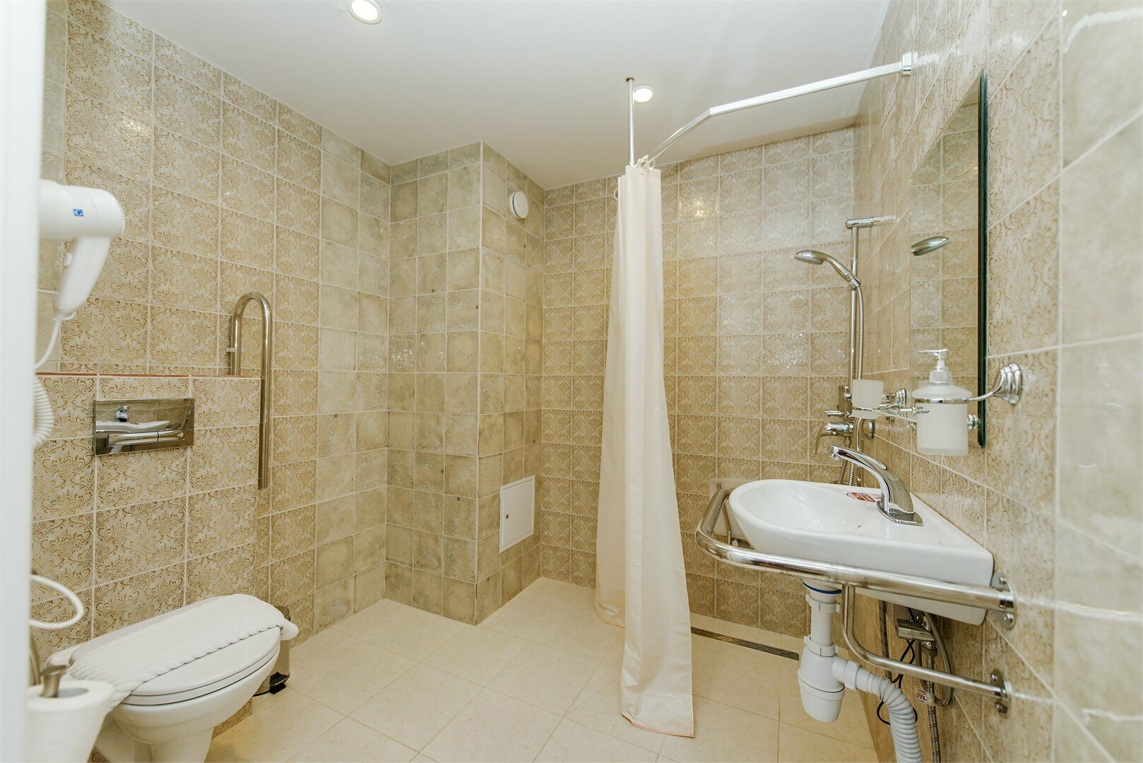 Семейный номер (подходит для людей с ограниченными физическими возможностями)