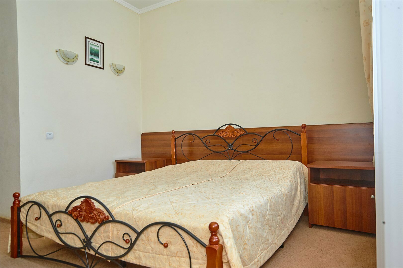 Стандартный двухместный номер с двухспальной кроватью