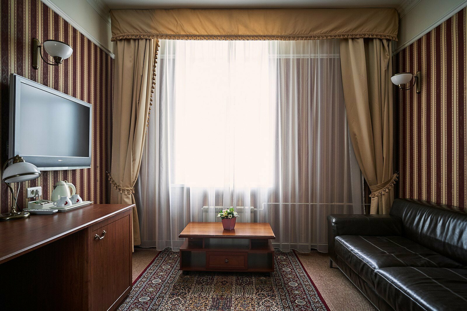 Джуниор Сюит