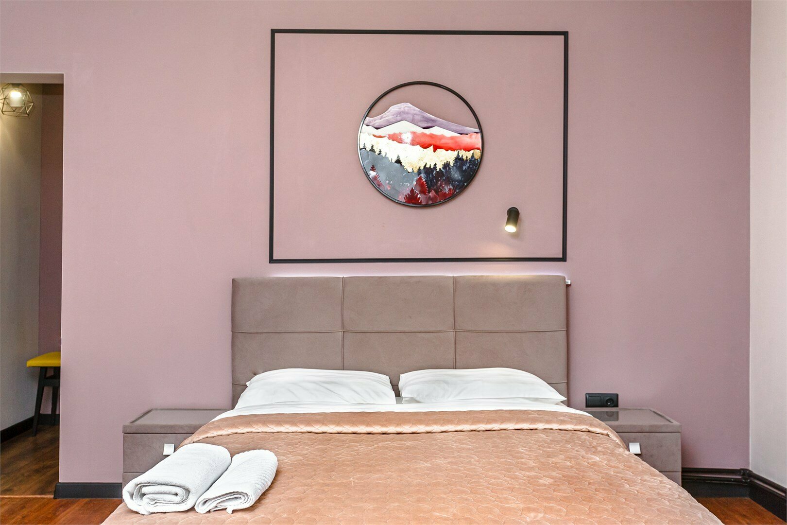 ОДНОМЕСТНЫЙ НОМЕР С СОБСТВЕННЫМ ОТДЕЛЬНЫМ САН УЗЛОМ