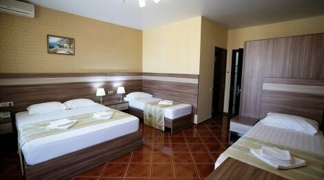 ST4P - Стандарт четырехместный с видом на бассейн