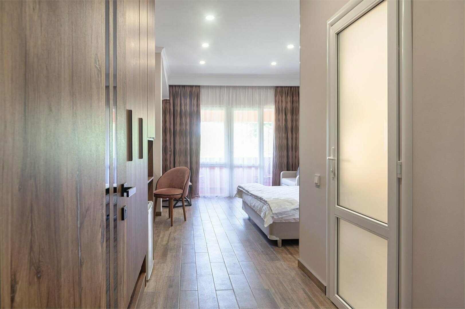 Студия улучшенная с балконом