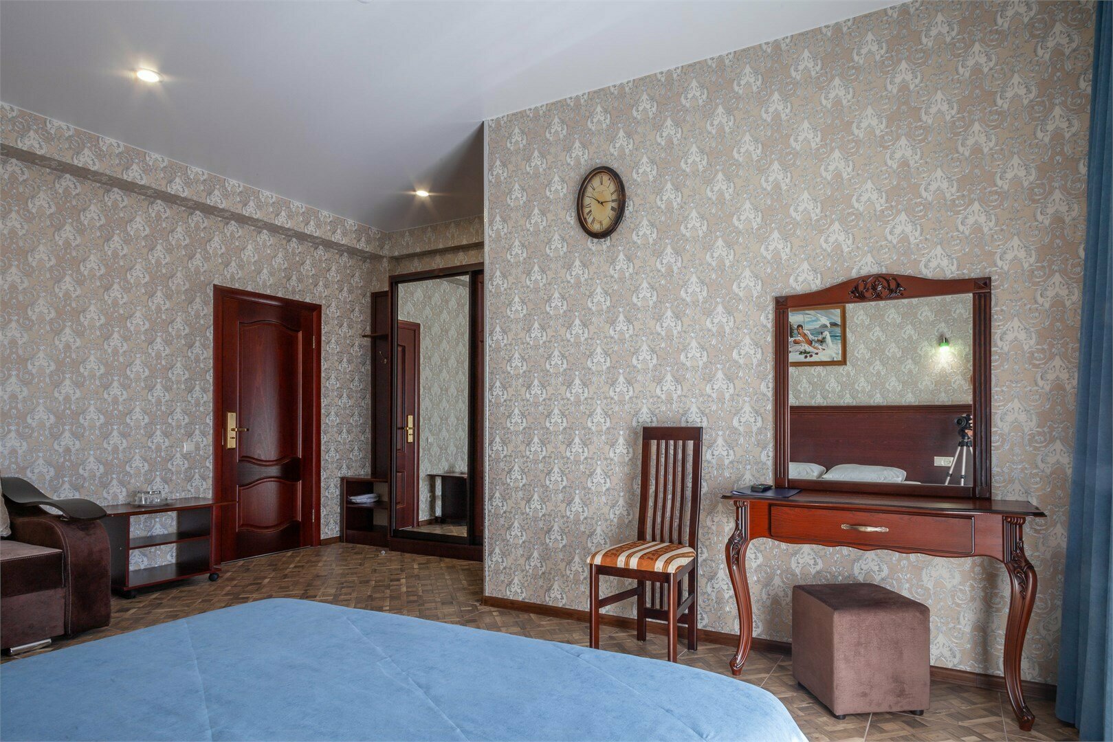 Улучшенный стандарт с боковым видом на море и горы