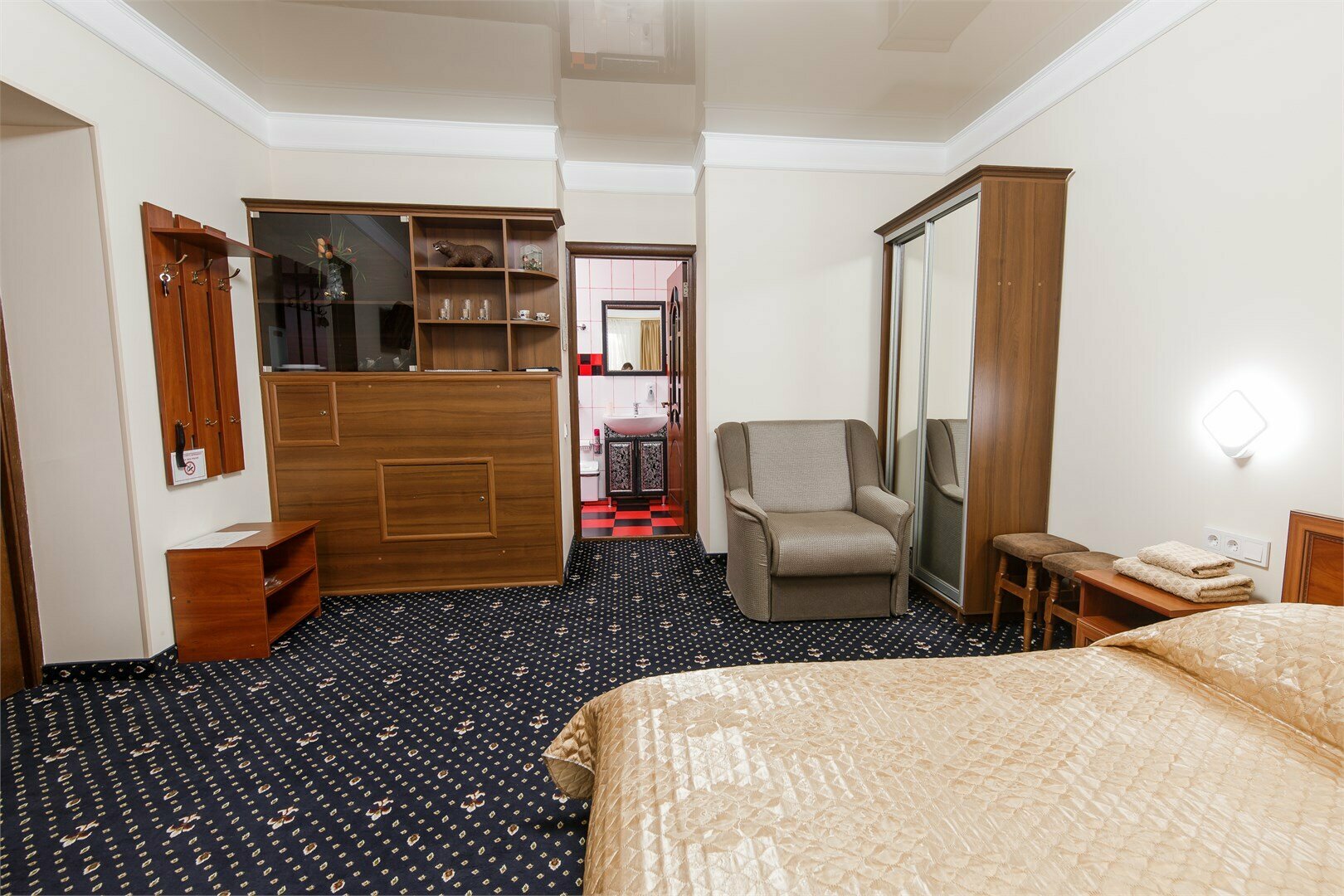 № 8 Стандарт улучшенный с балконом,  2-спальной кроватью и диван-кроватью