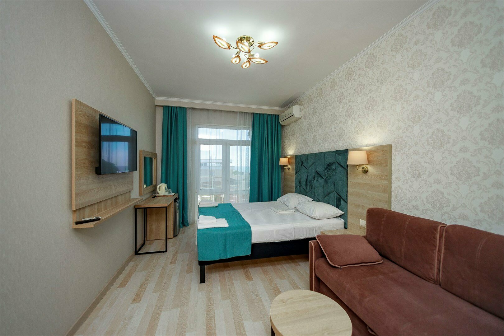 Делюкс с видом на бассейн