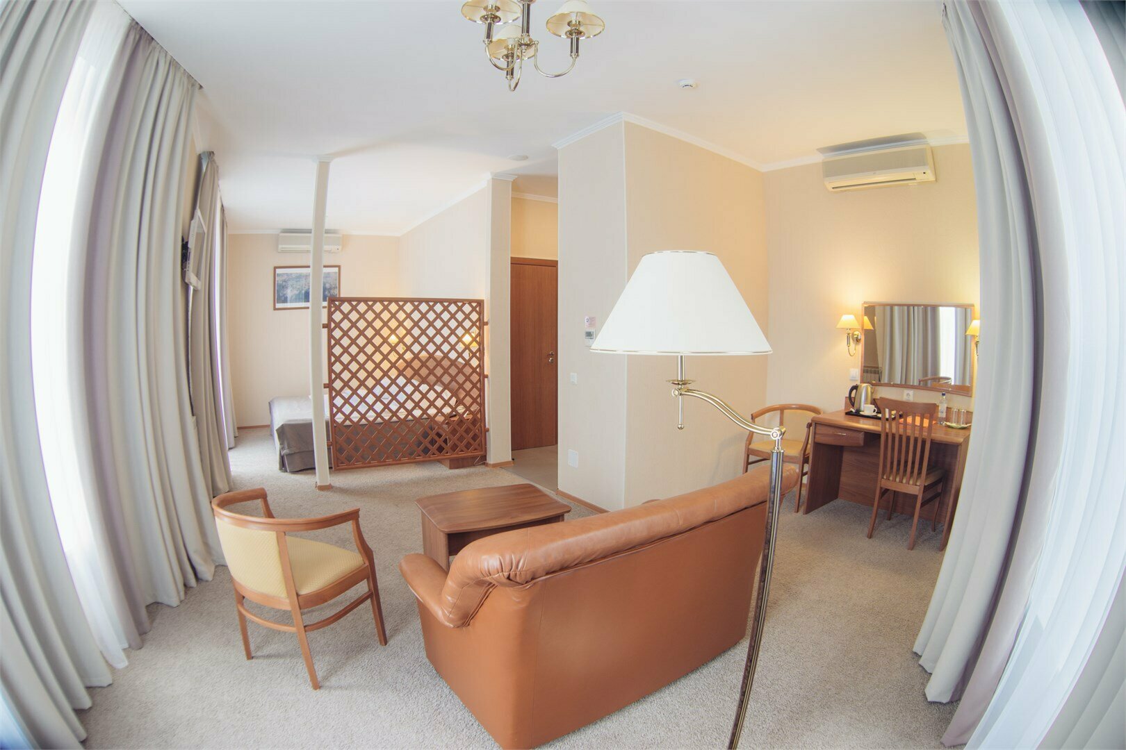 Номер-студия с кроватью размера «queen-size»