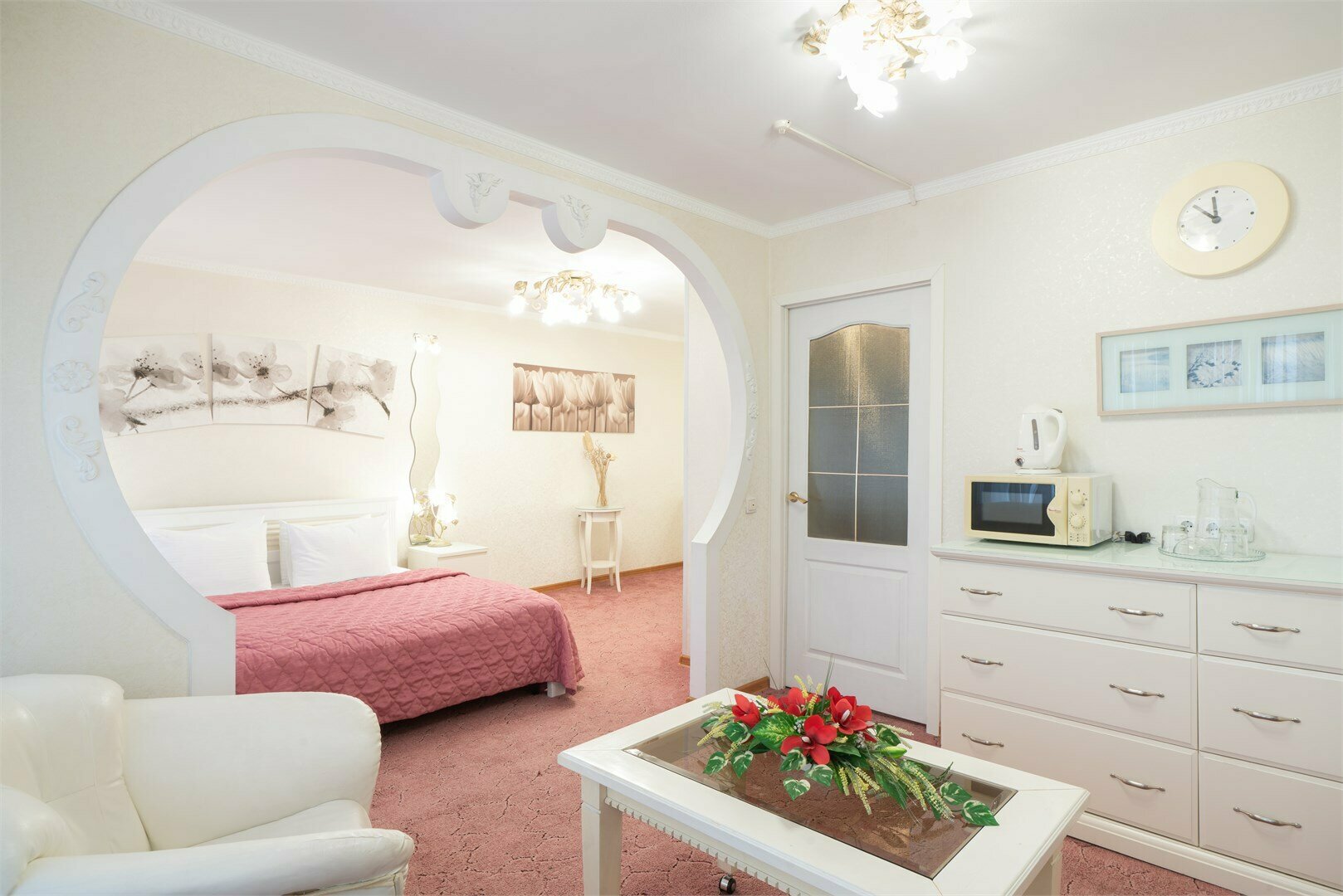 Номер-студия с кроватью размера «king-size»