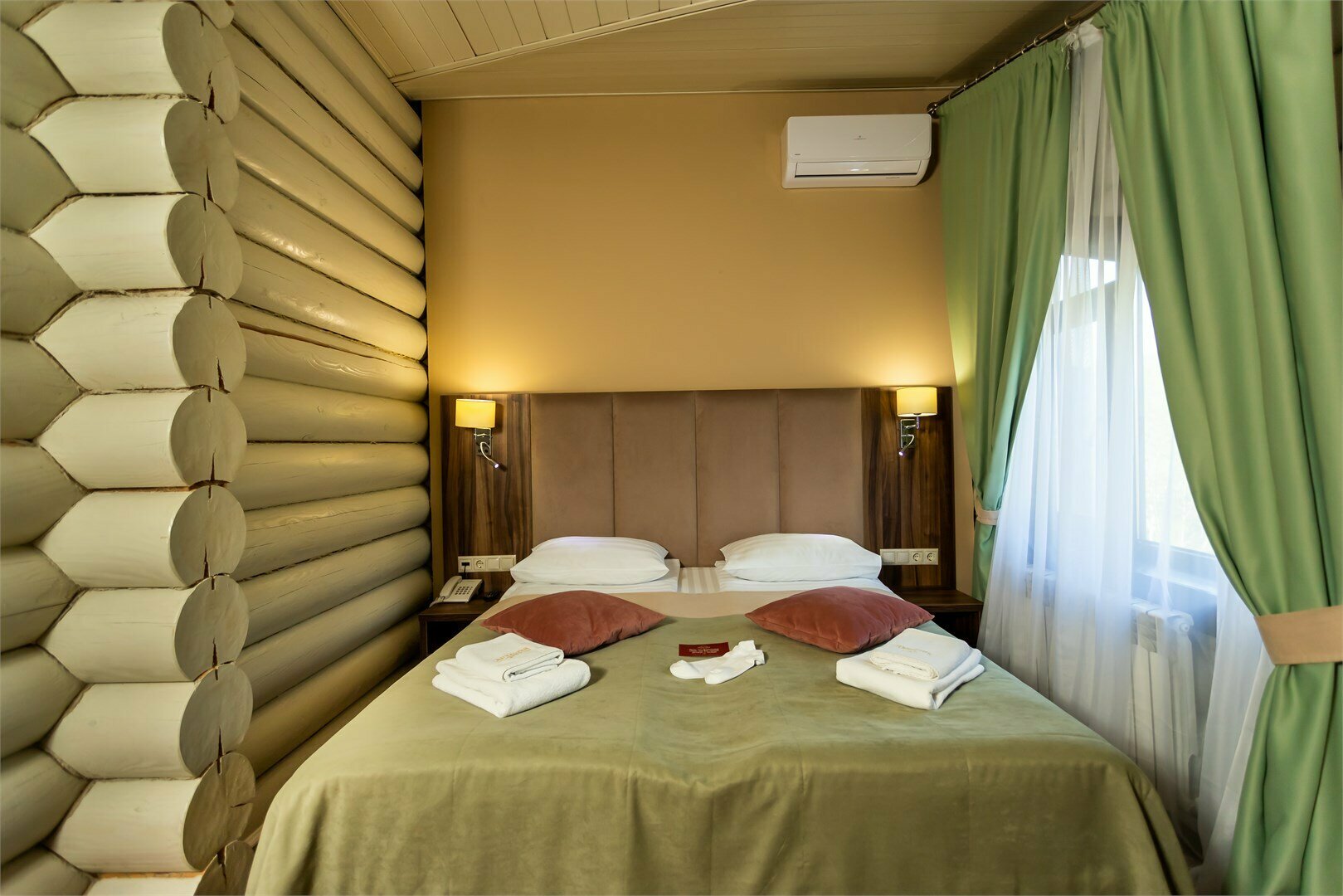 Улучшенный номер с двуспальной кроватью (Standard Plus)