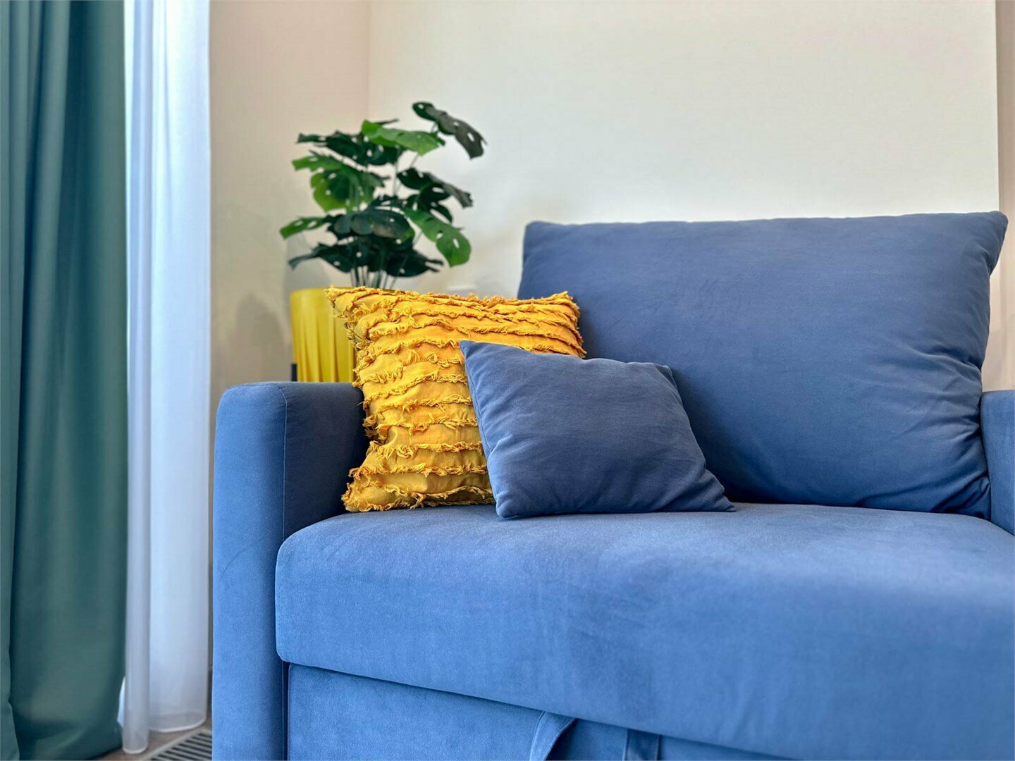 Дизайнерская студия LS-COOL LEMONADE освежающий вкус лимонада в Алуште - вид на море с 6 этажа