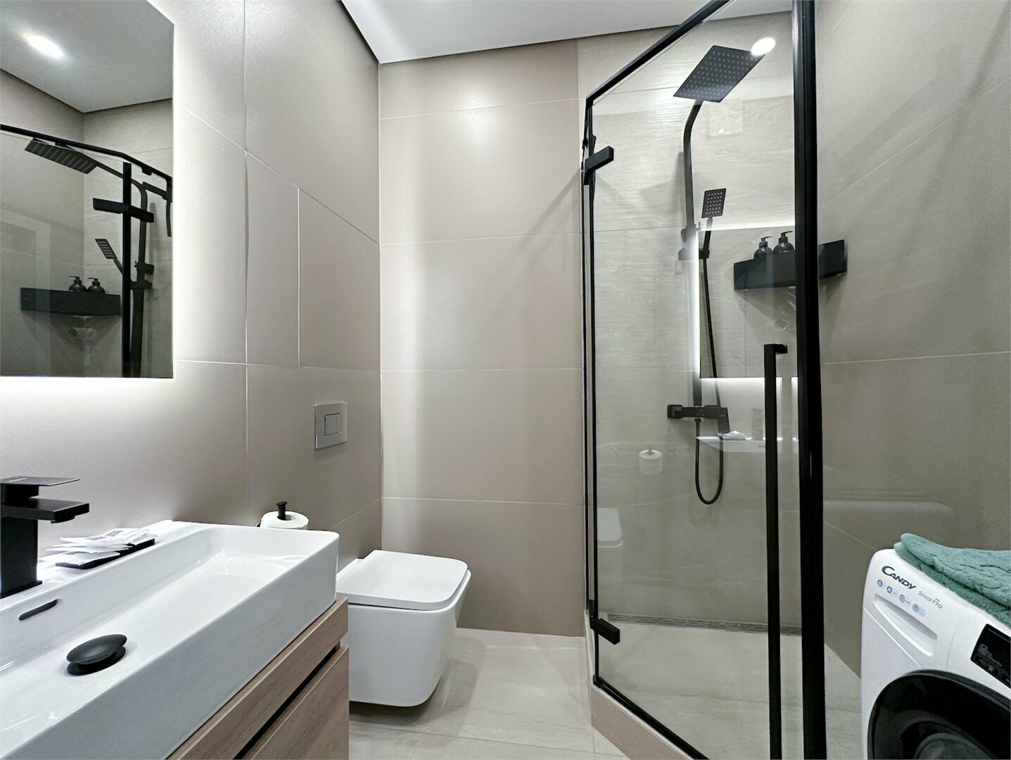 Дизайнерская студия LS-ART-OLIVE в оливковых оттенках лета в Алуште - вид на море с 13 этажа