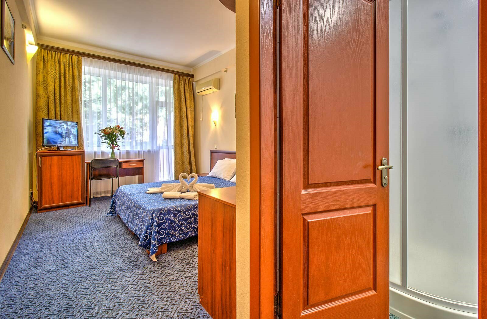 Стандарт Б вид на зеленую зону с балконом