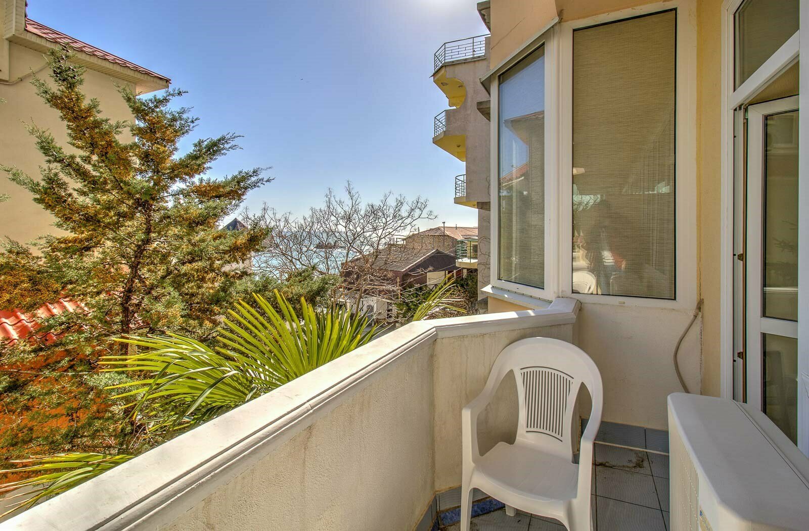 Стандарт Б вид на зеленую зону с балконом