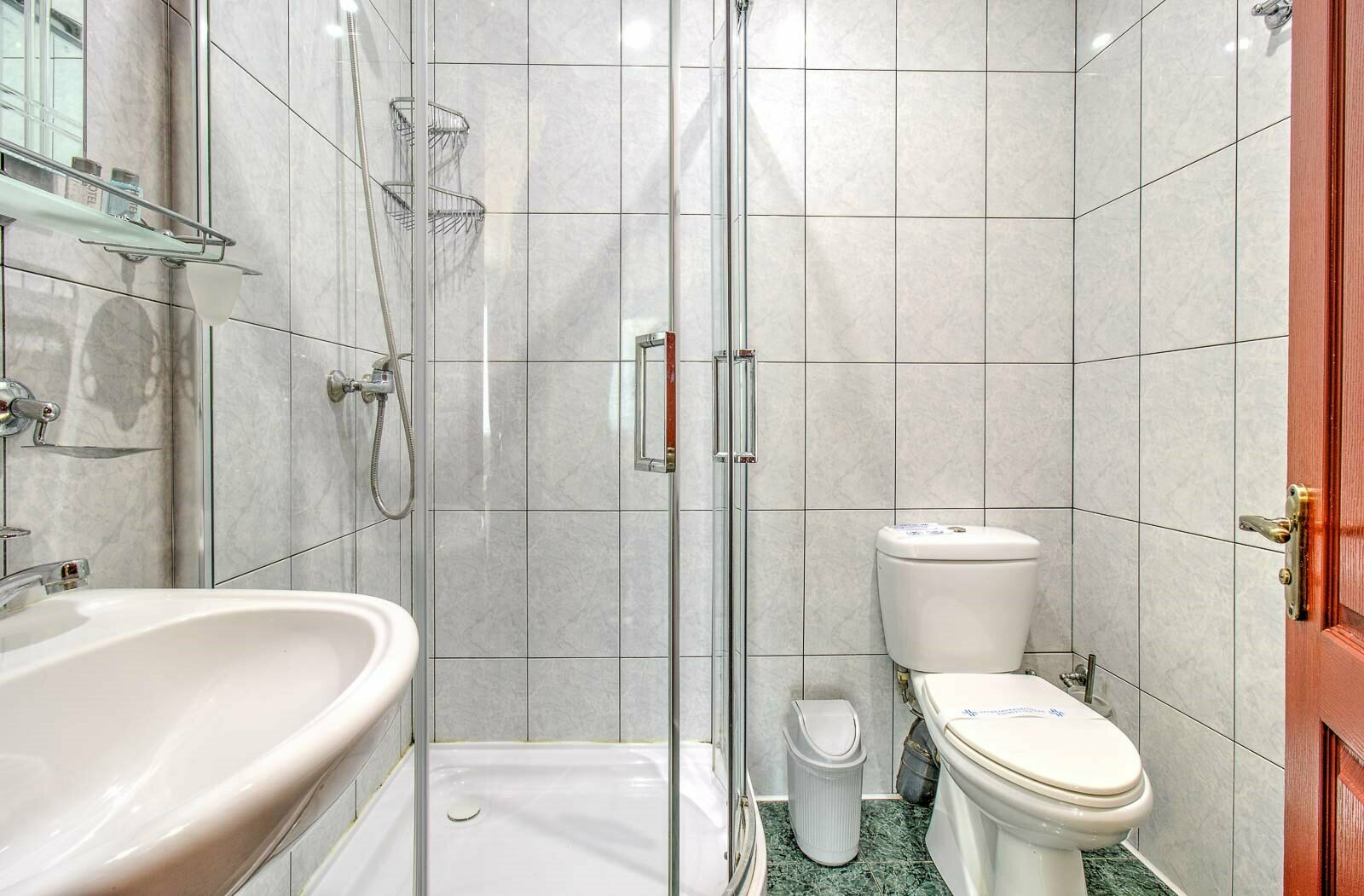 Стандарт А вид на зеленую зону с балконом