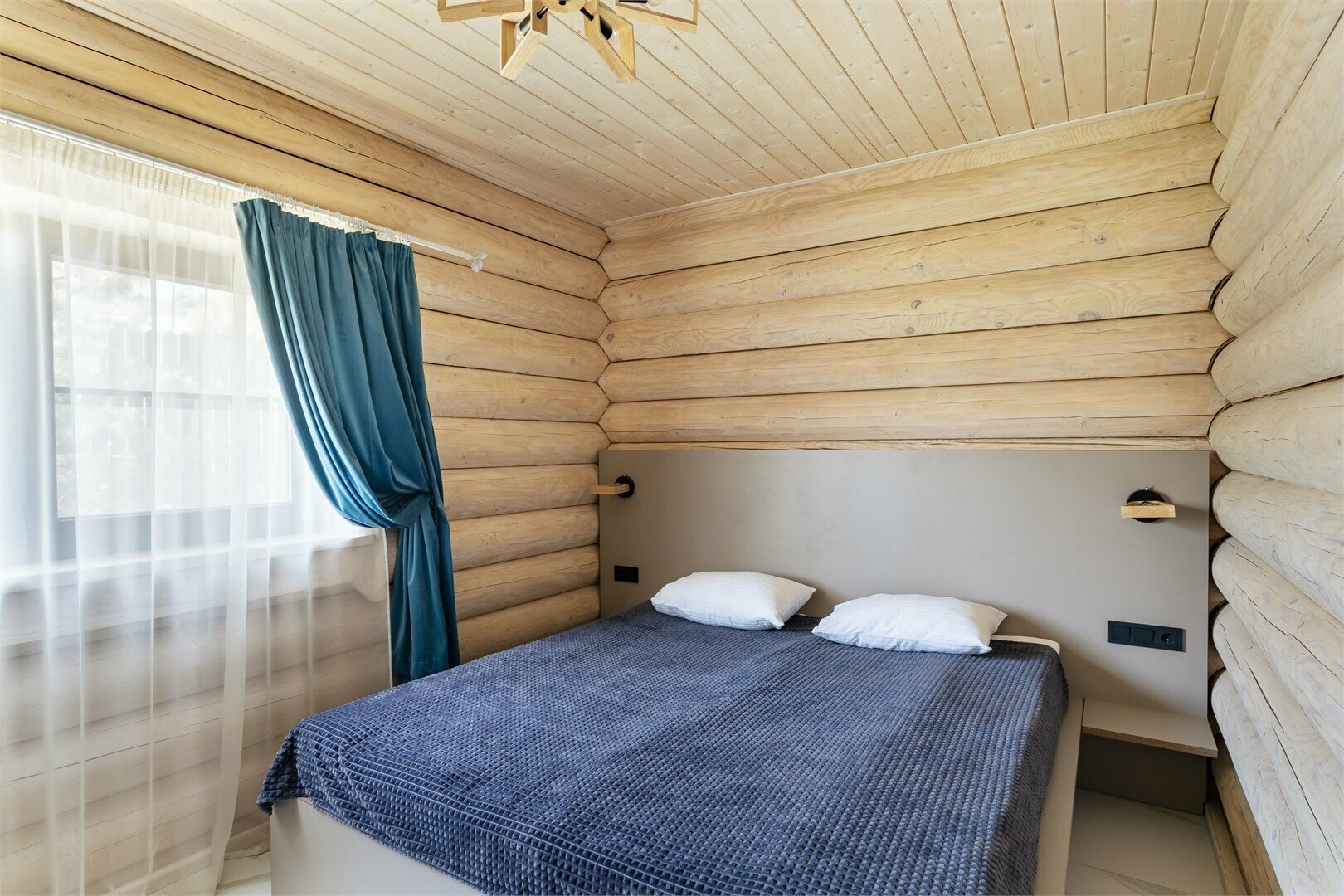 Дом двухэтажный с 3 спальнями и сауной 6+4