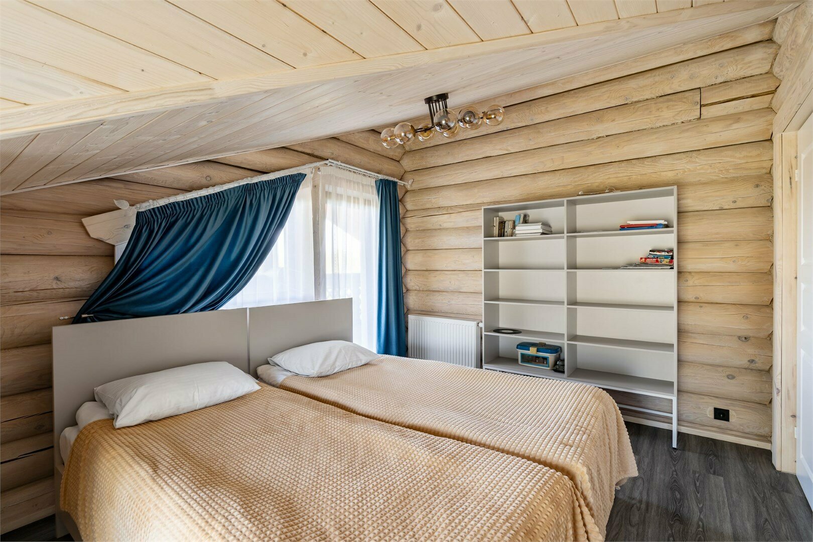 Дом двухэтажный с 3 спальнями и сауной 6+4