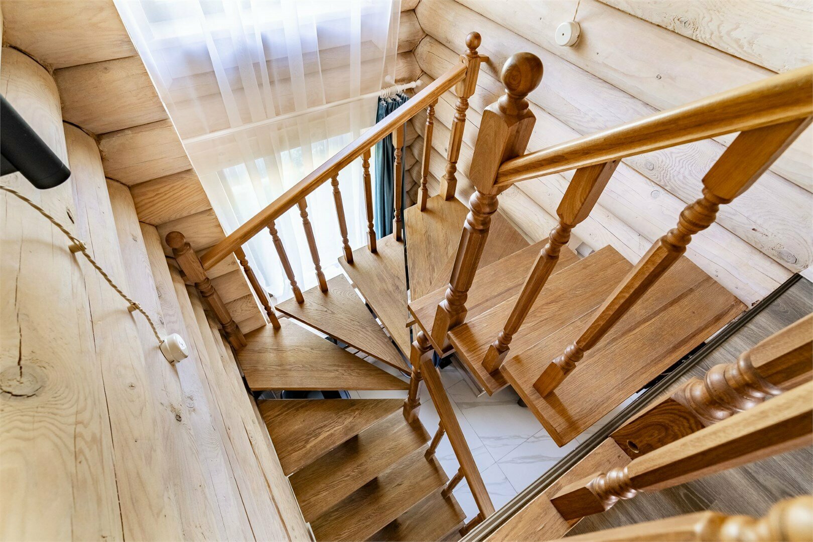 Дом двухэтажный с 3 спальнями и сауной 6+4