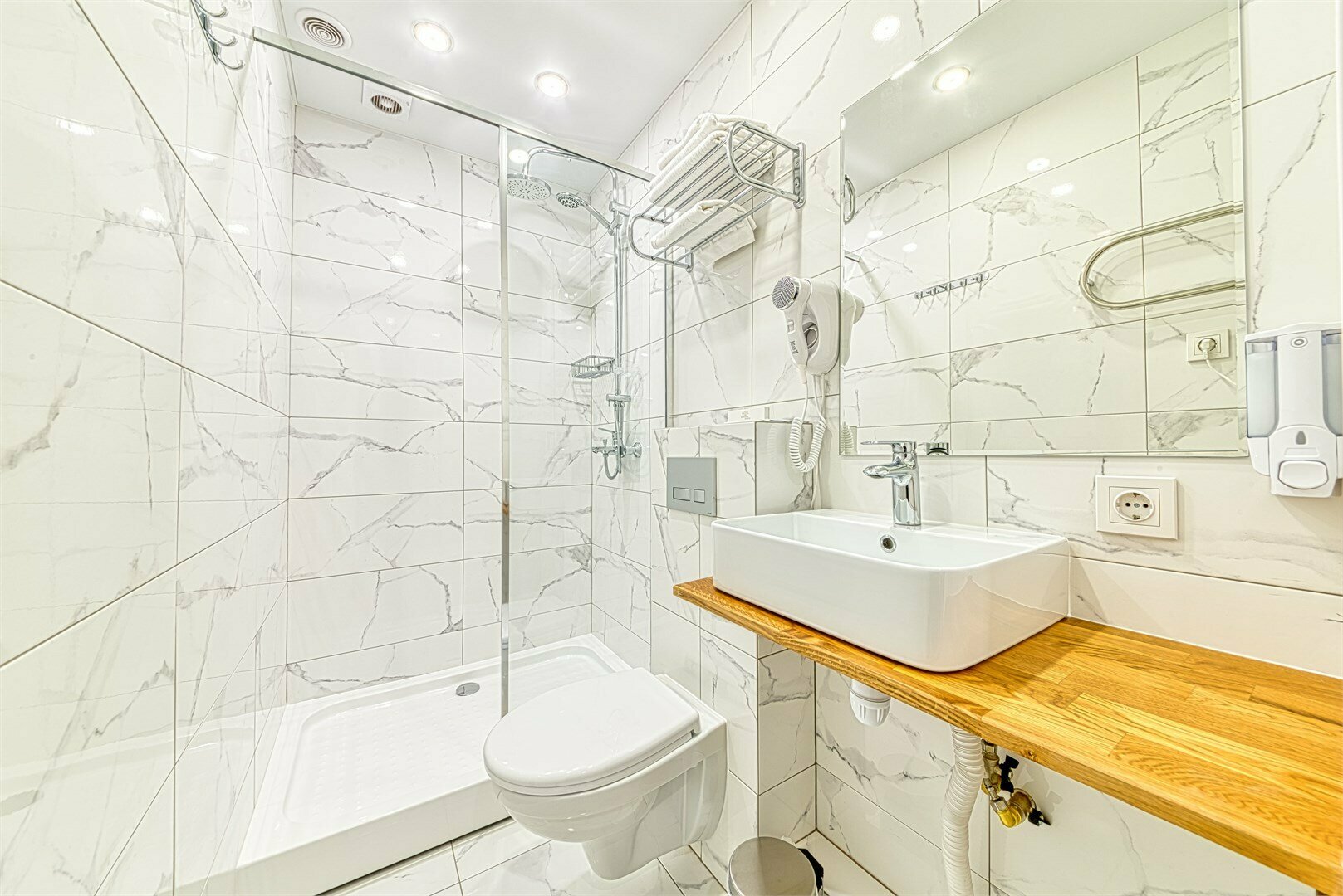 Небольшой номер Улучшенный двухместный с 1 или 2 односпальными кроватями