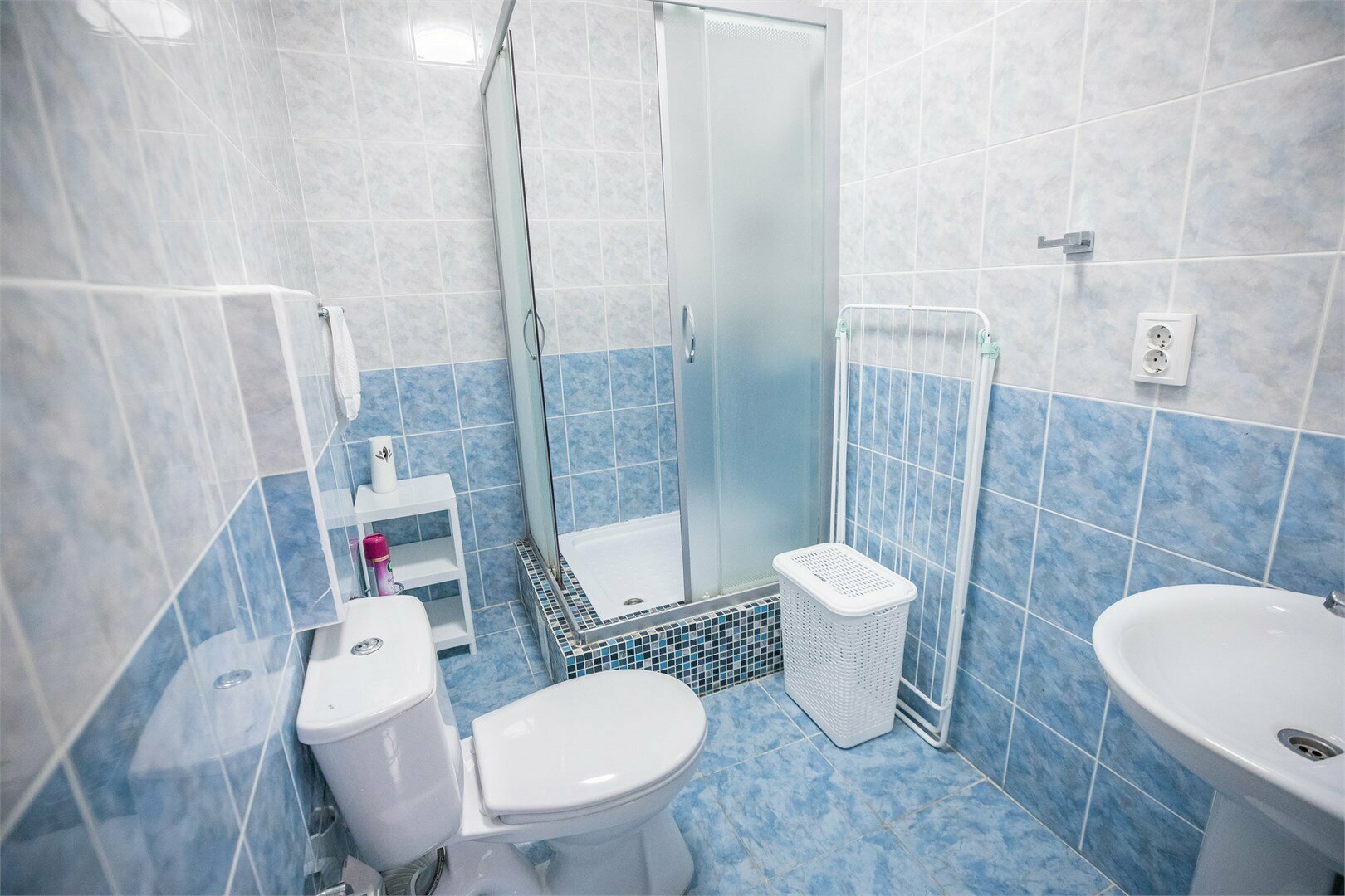 №6 Улучшенный двухместный номер (1 большая кровать или 2 односпальные кровати)