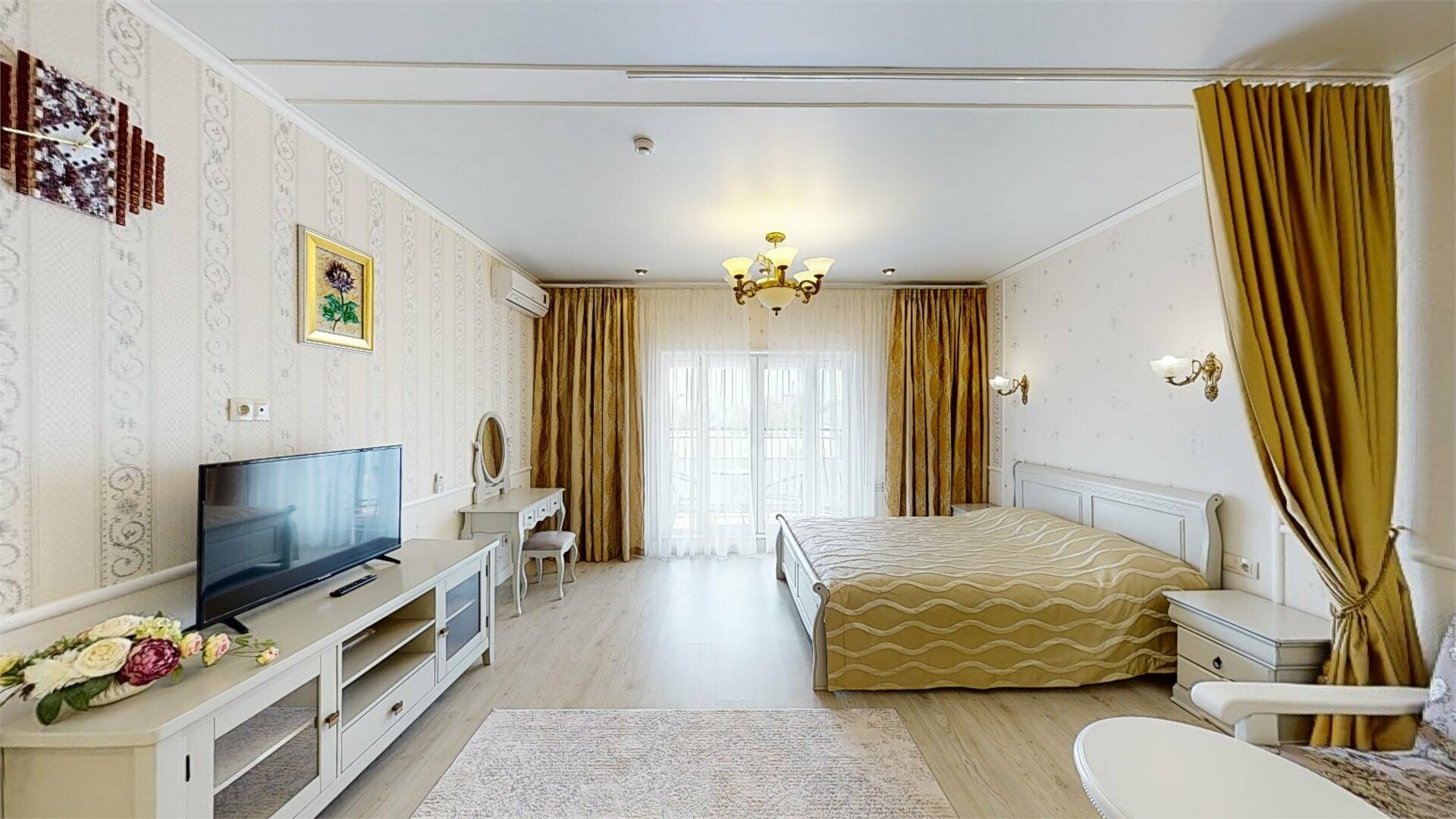 Апартаменты-студио с балконом для четверых