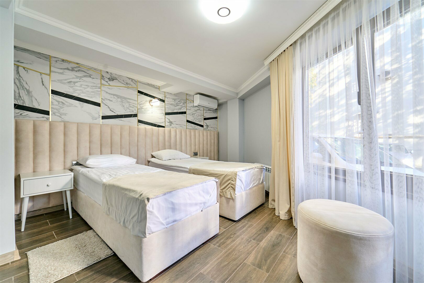 Комфорт улучшенный 2-х местный с креслом-кроватью.