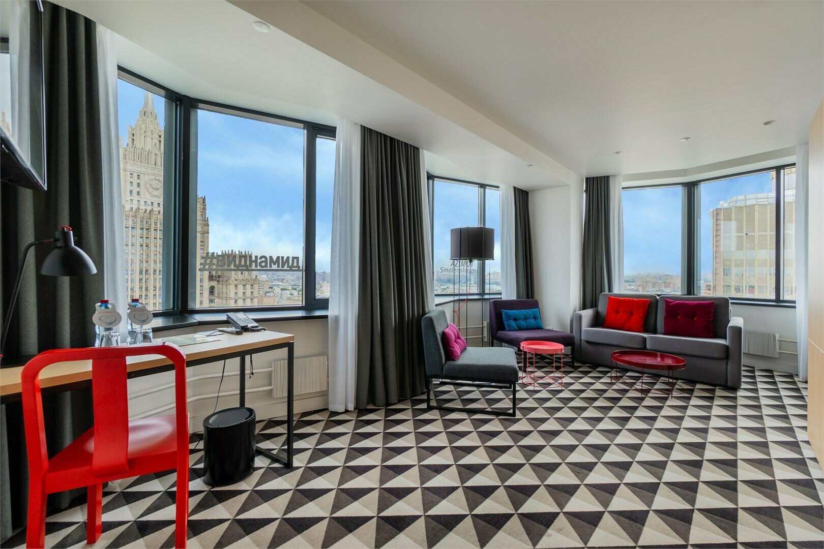SMART Апартаменты с видом на МИД на клубном этаже