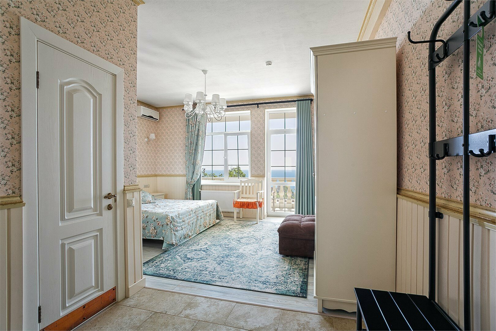 Улучшенный трехместный номер с видом на море