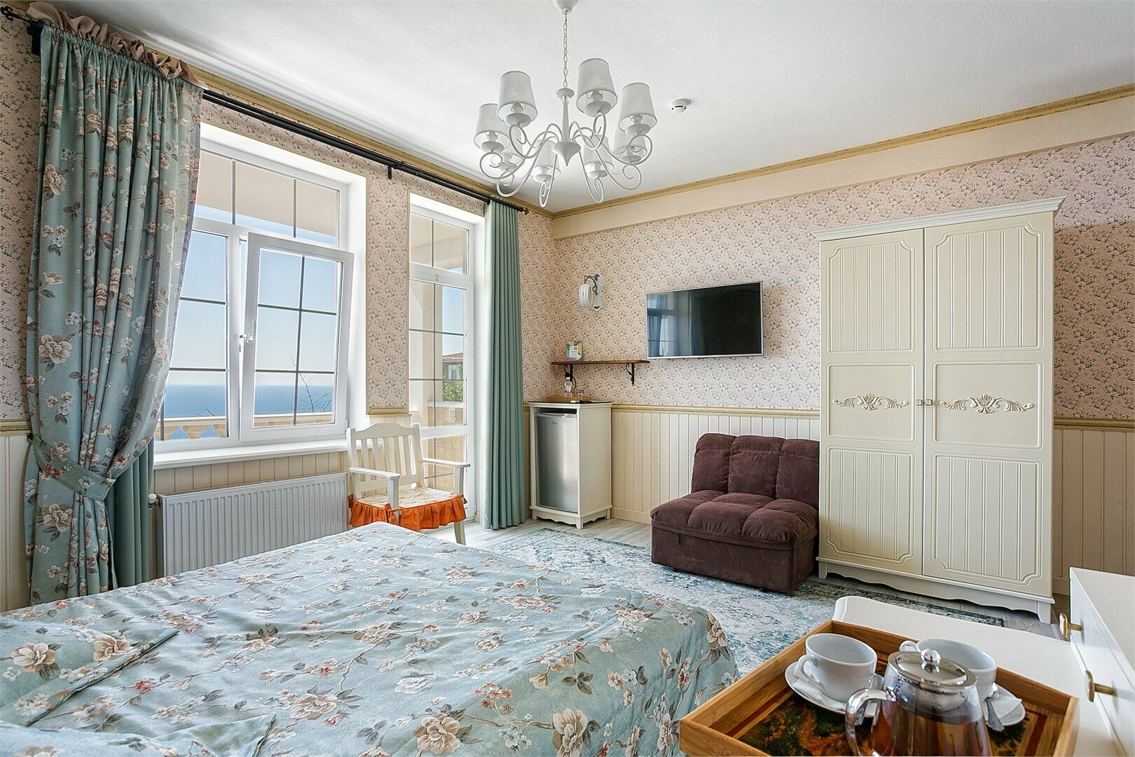 Улучшенный трехместный номер с видом на море