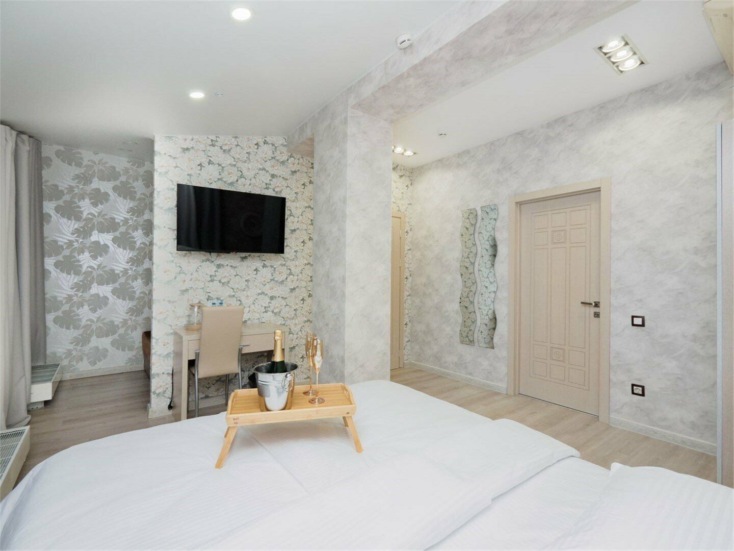 Делюкс с панорамным видом на сад