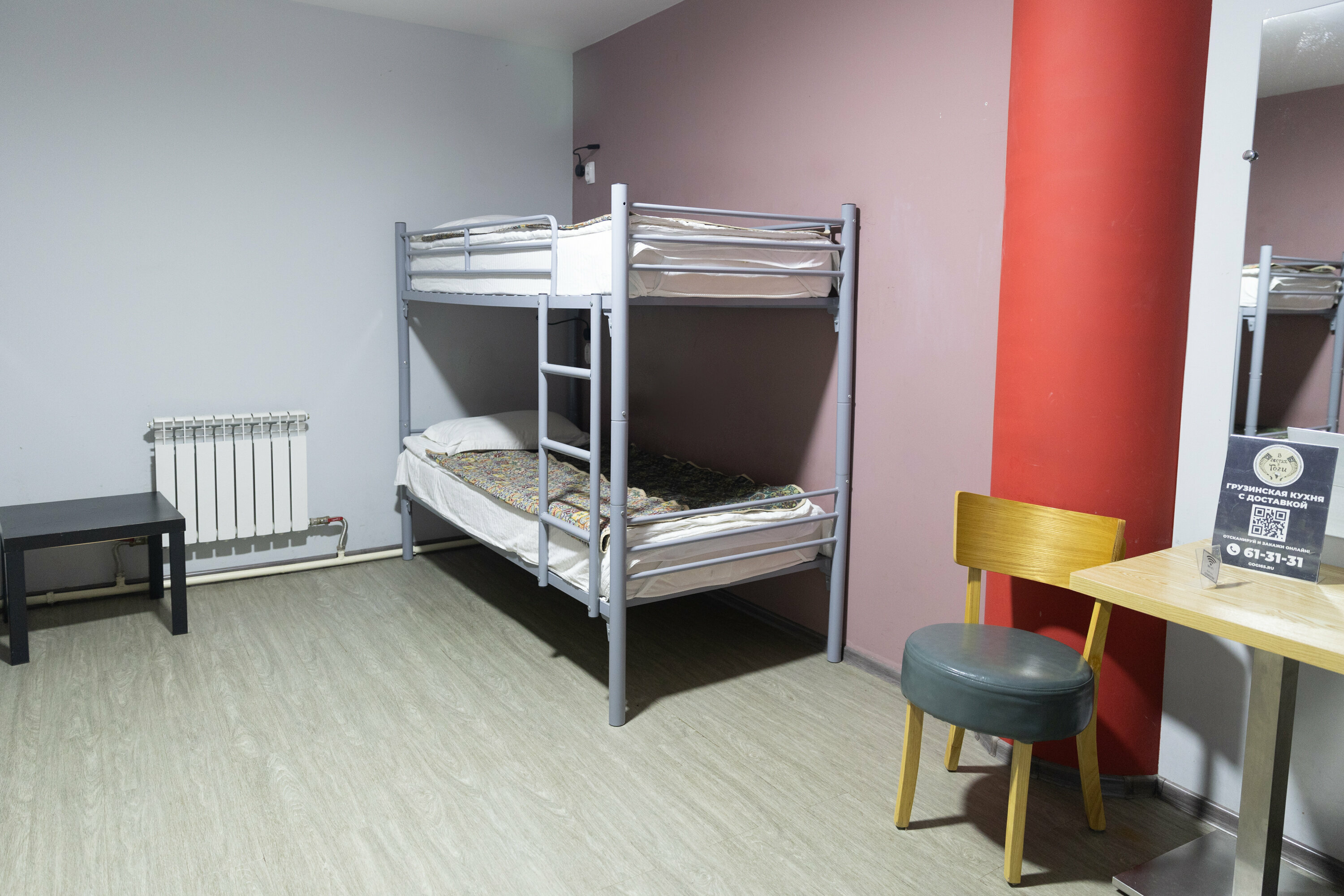 Кровать в общем 4-местном номере для мужчин и женщин