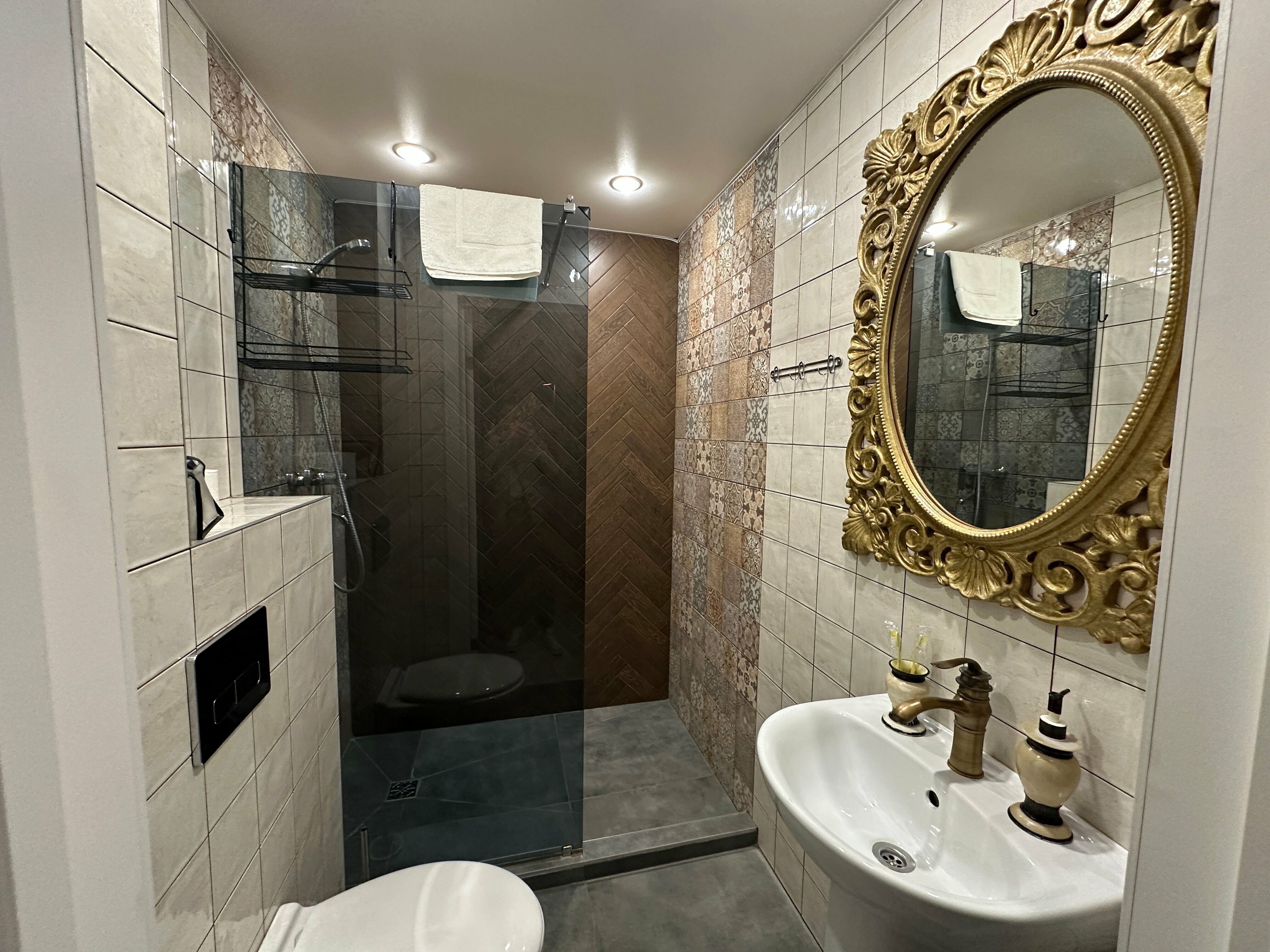 Небольшой двухместный номер с 2 отдельными кроватями