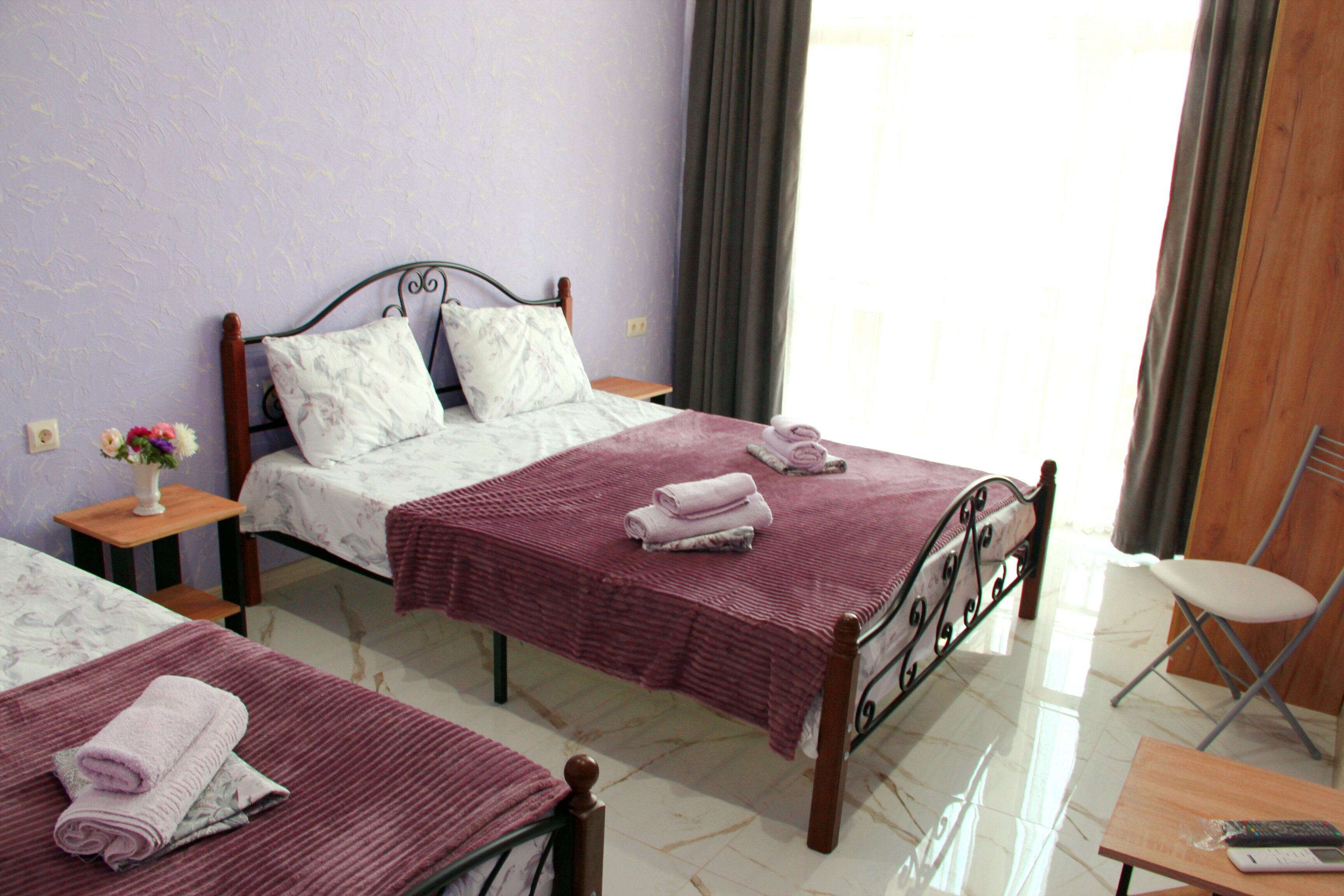 Трехместный номер с балконом