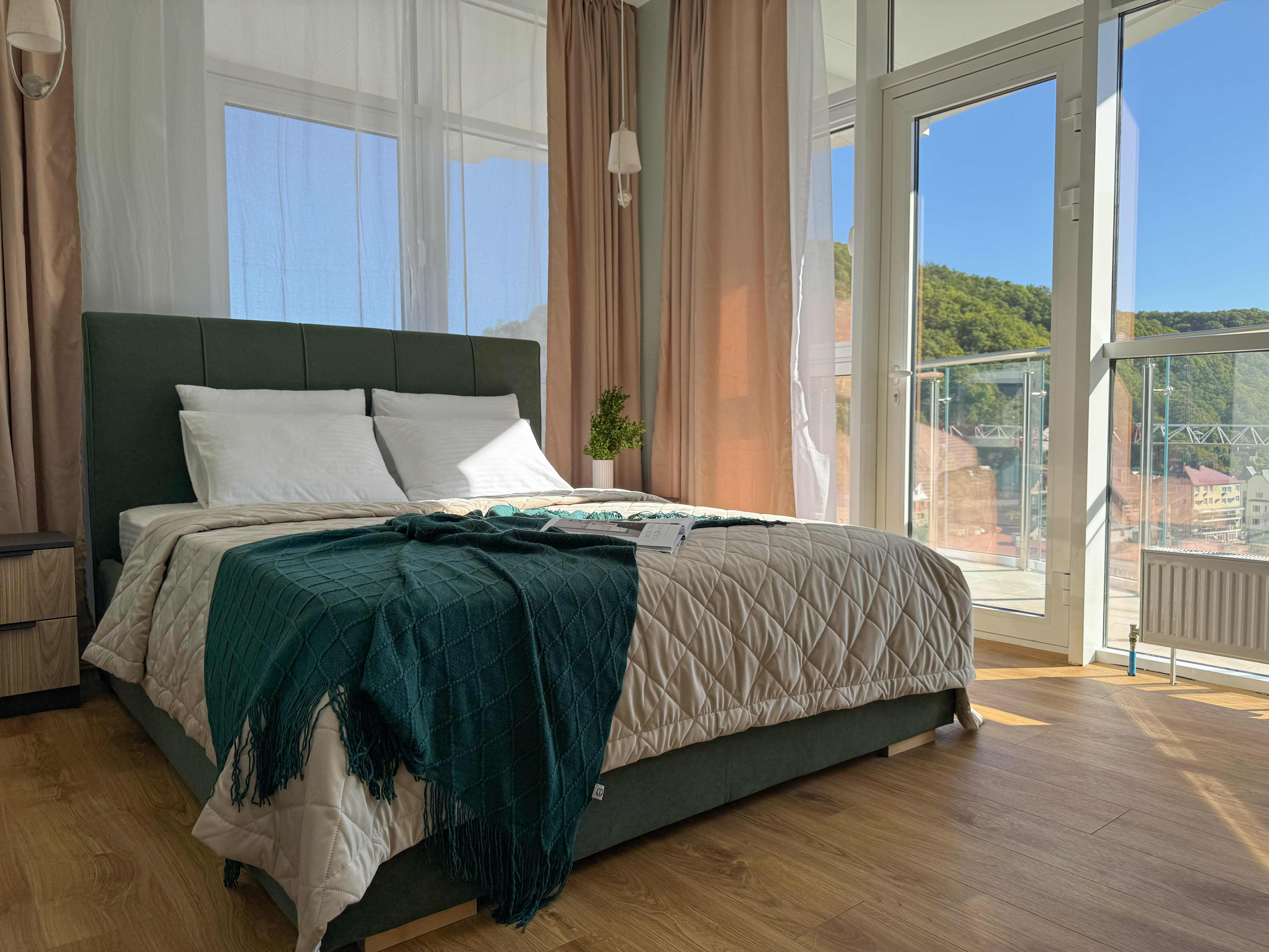 Двухкомнатная квартира с панорамными окнами на 14 этаже (О103)