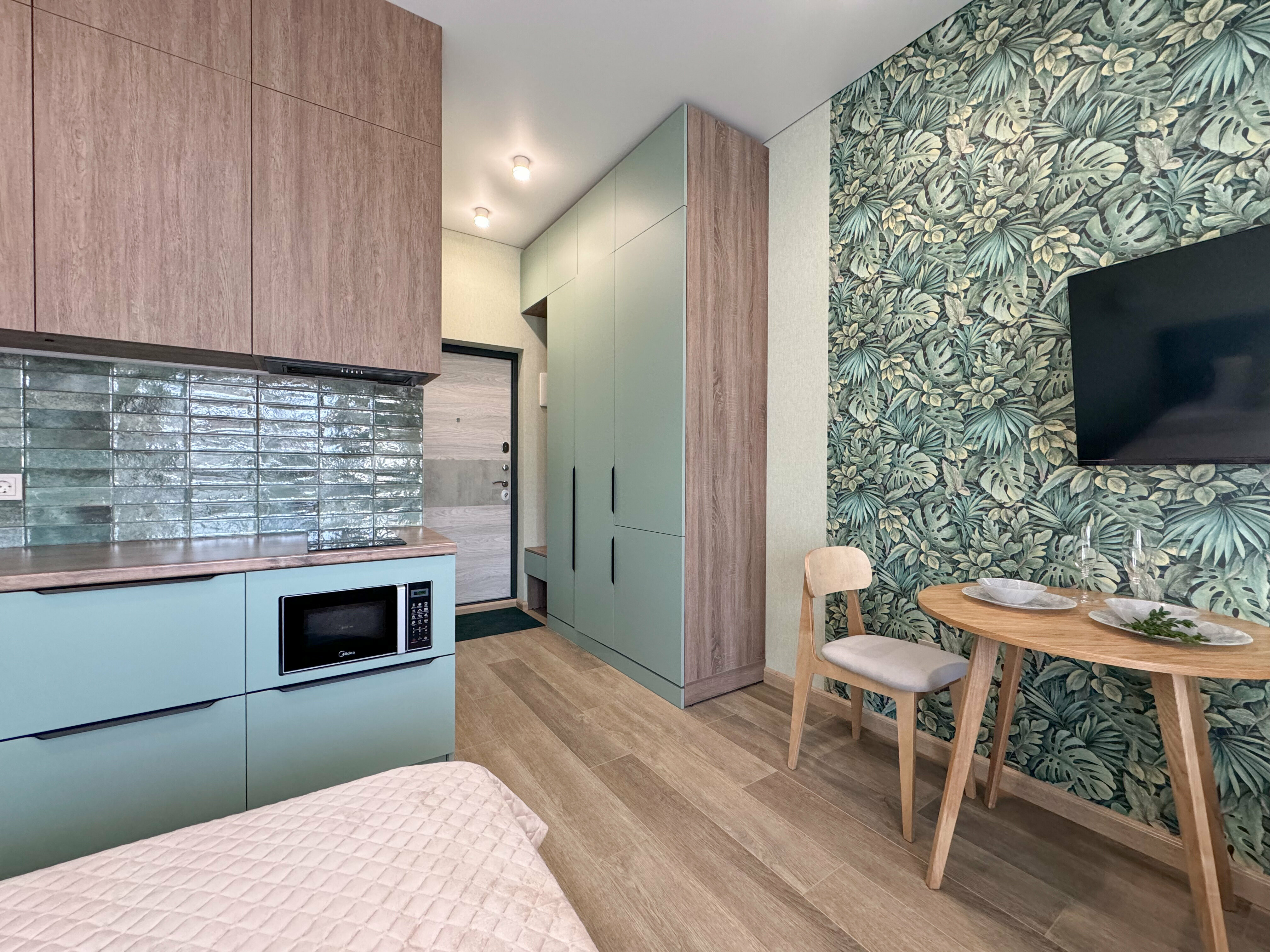 Студия для троих с балконом на 14 этаже (О232)