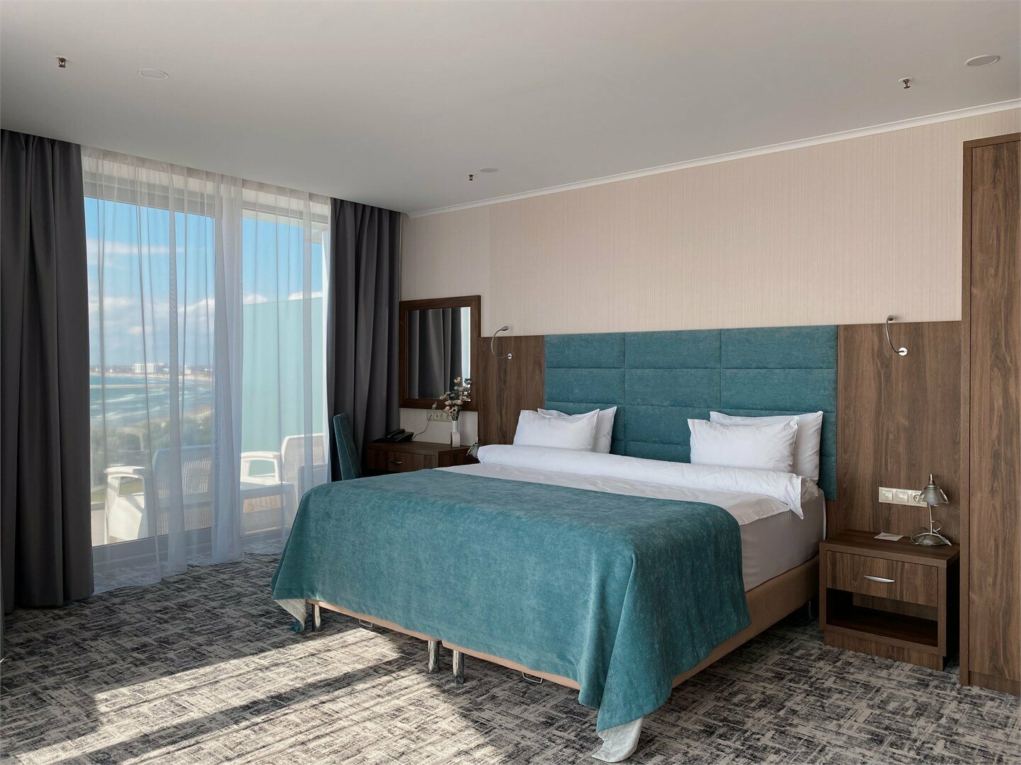 Трехкомнатные Апартаменты с террасой и видом на море