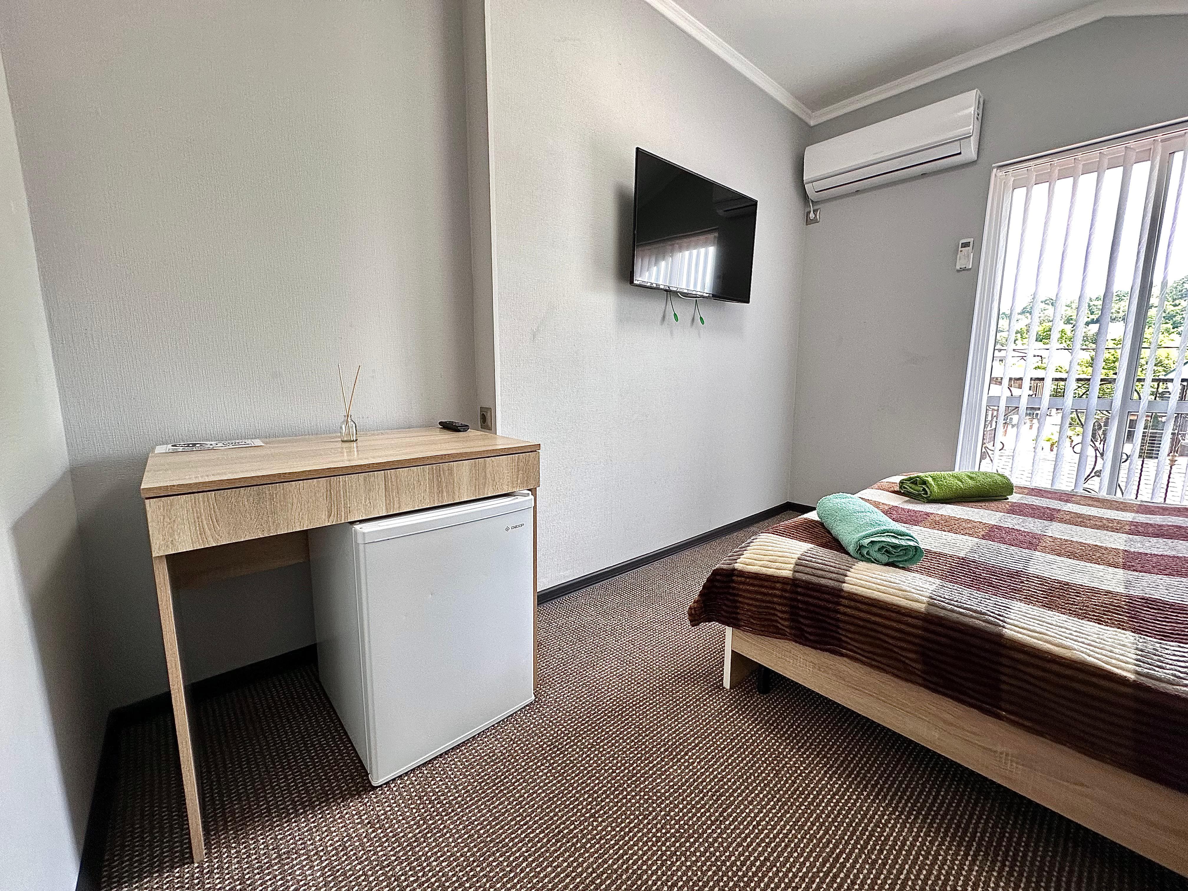 Трехместный номер Комфорт с балконом