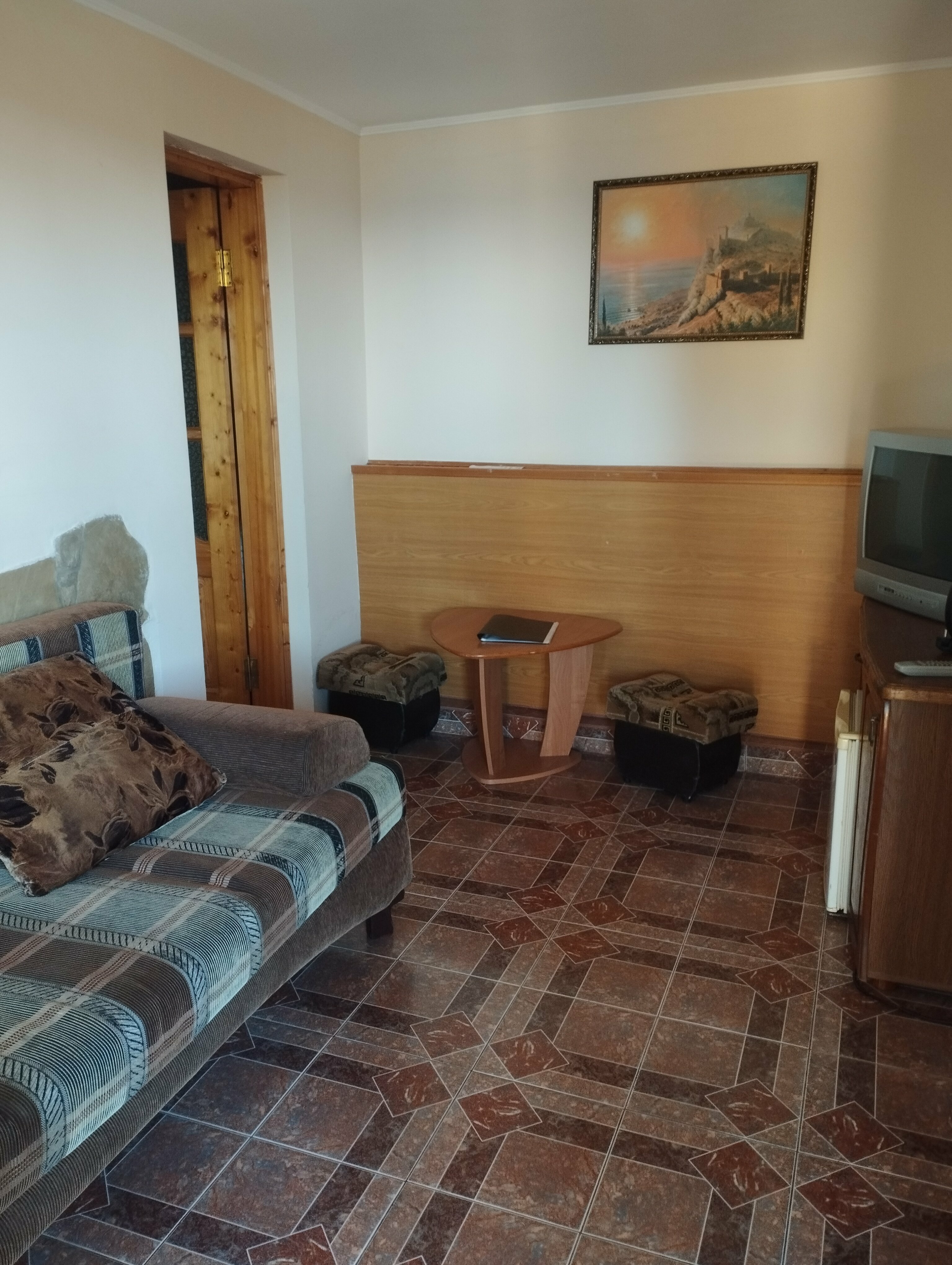 Двухместный номер с двуспальной кроватью и дополнительной кроватью