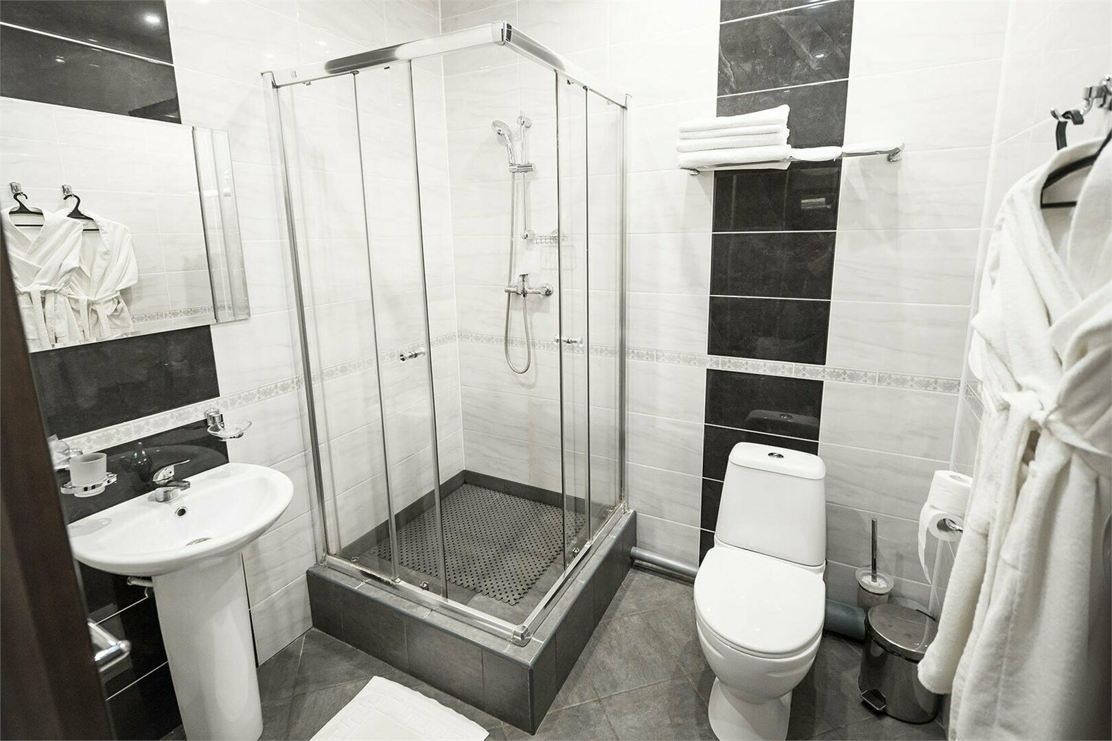 Одноместный Стандарт с одной двуспальной кроватью (20м2)