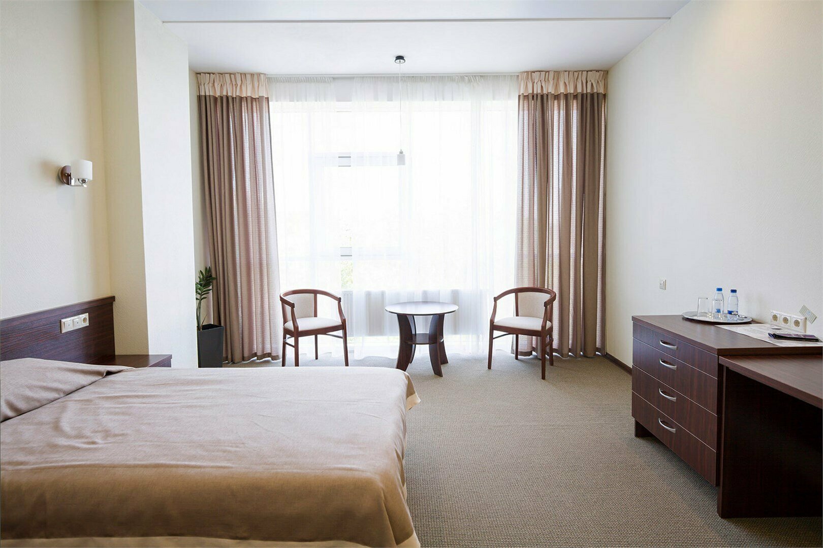 Одноместный Улучшенный с одной двуспальной кроватью (30м2)