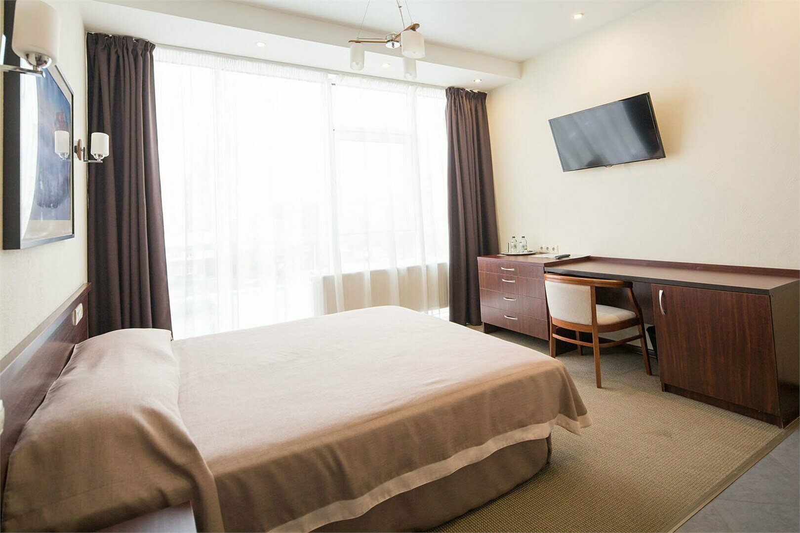 Одноместный Стандарт с одной двуспальной кроватью (20м2)