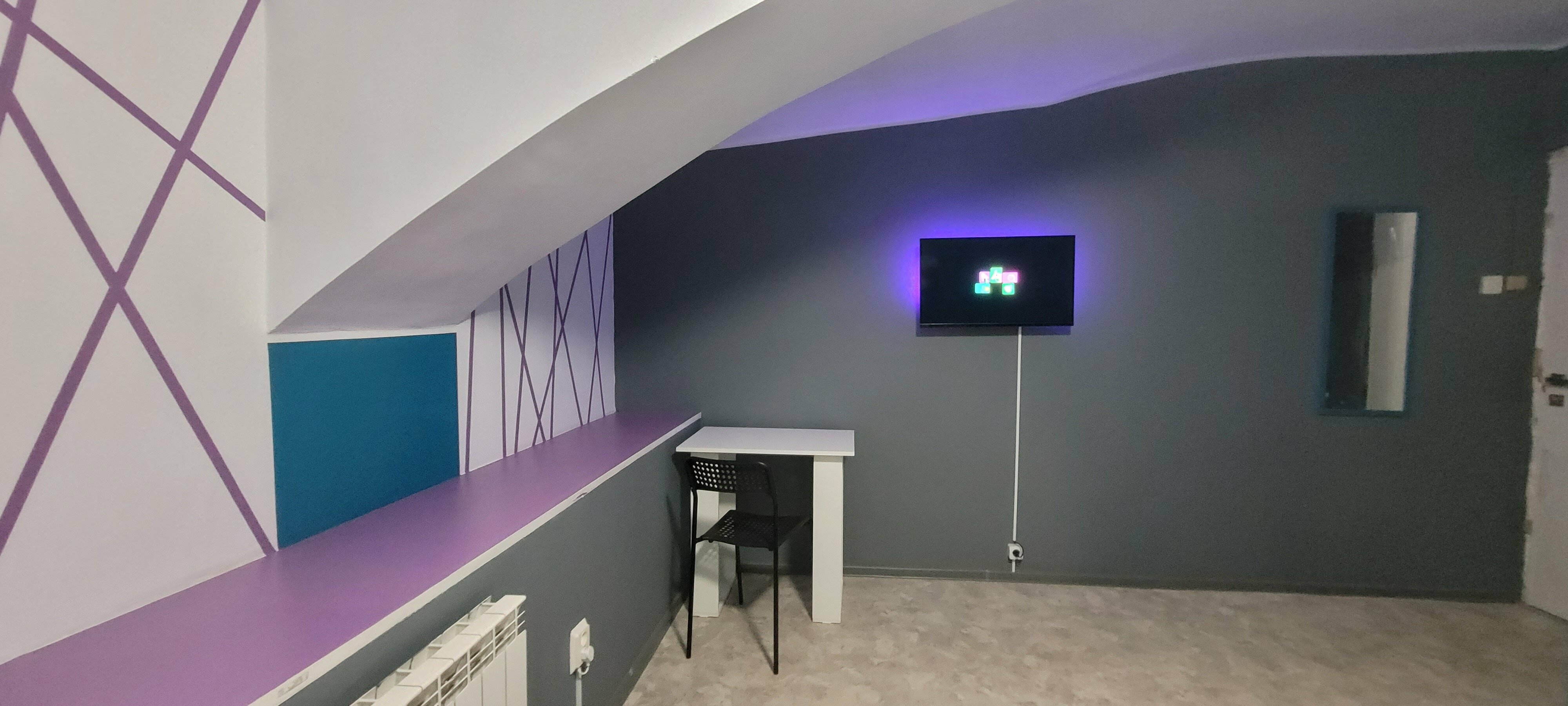 Номер с большой кроватью, личным с/у и без окна