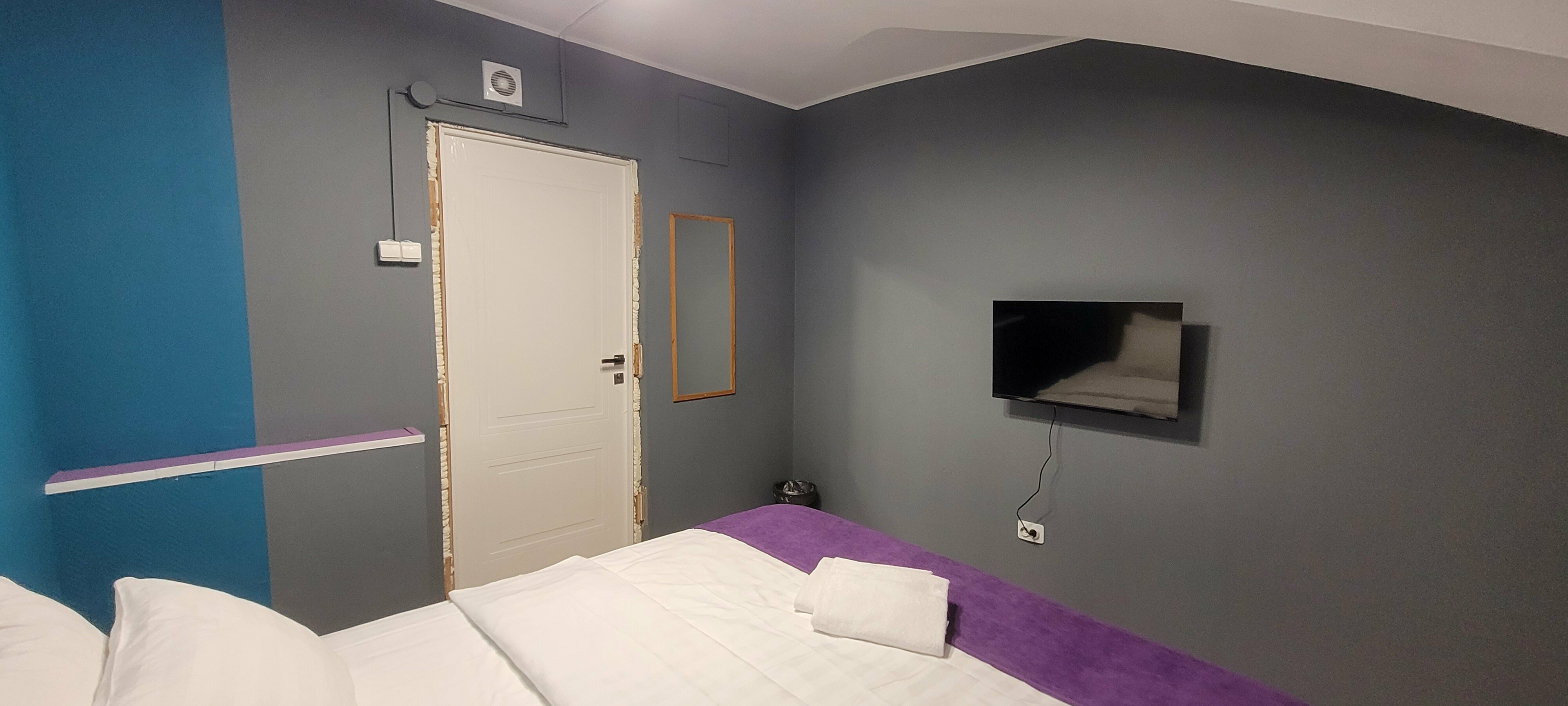 Двухместный номер "эконом" без окна с с/у на этаже