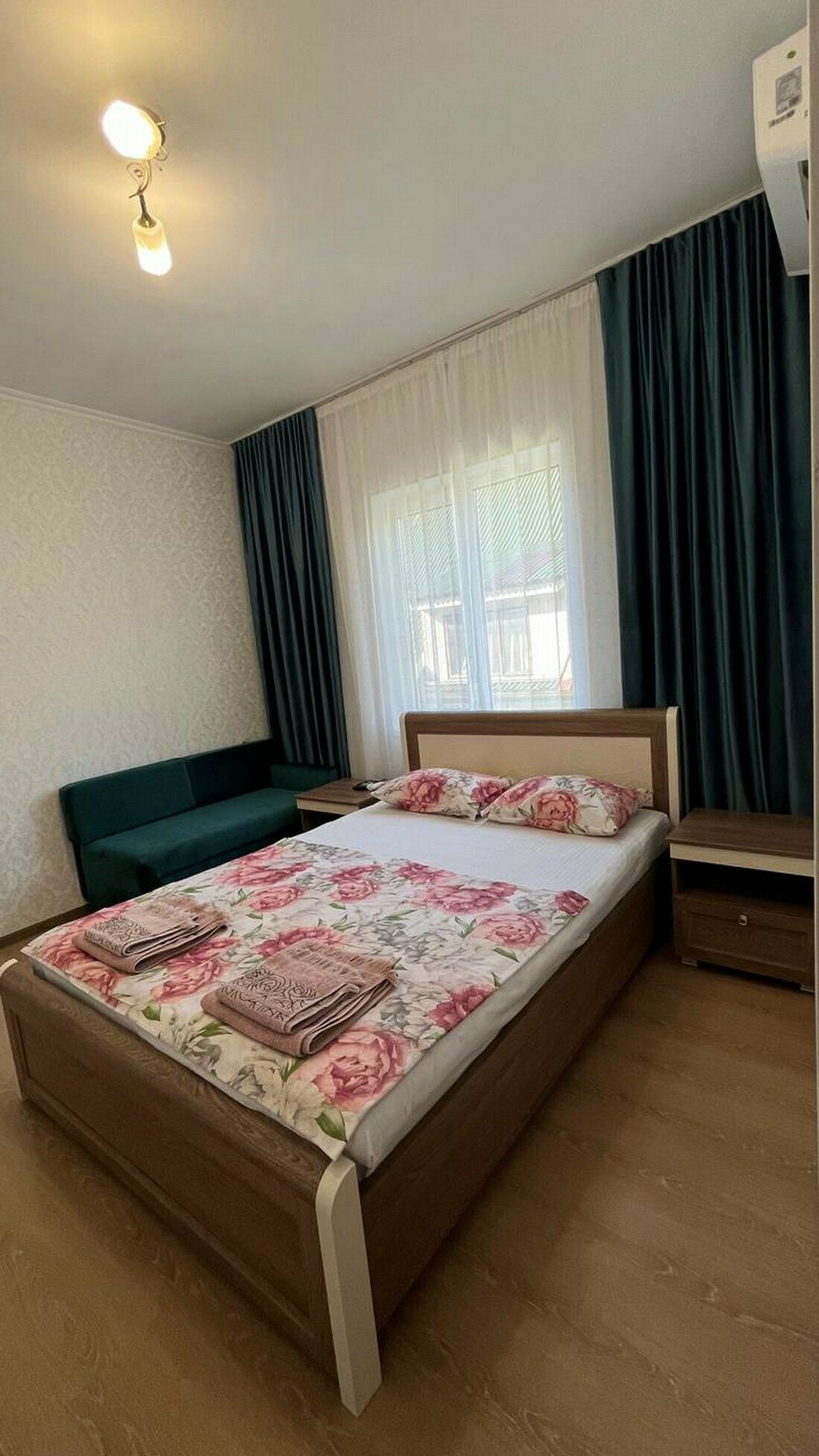 Трехместный номер с собственной ванной комнатой