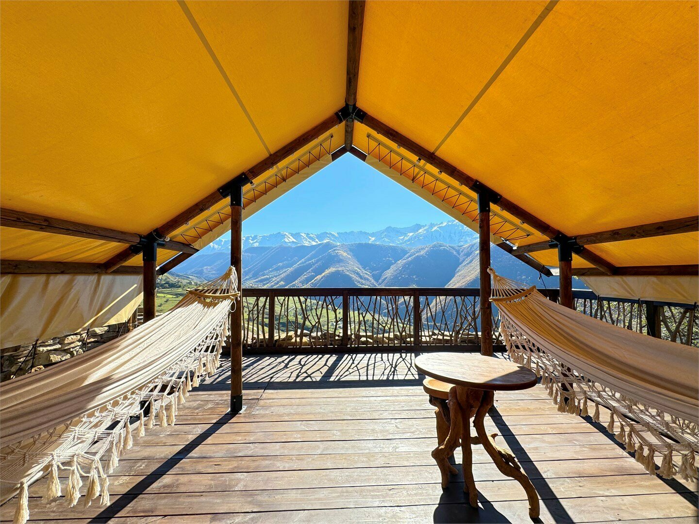 Релакс-шатёр с банным чаном на террасе